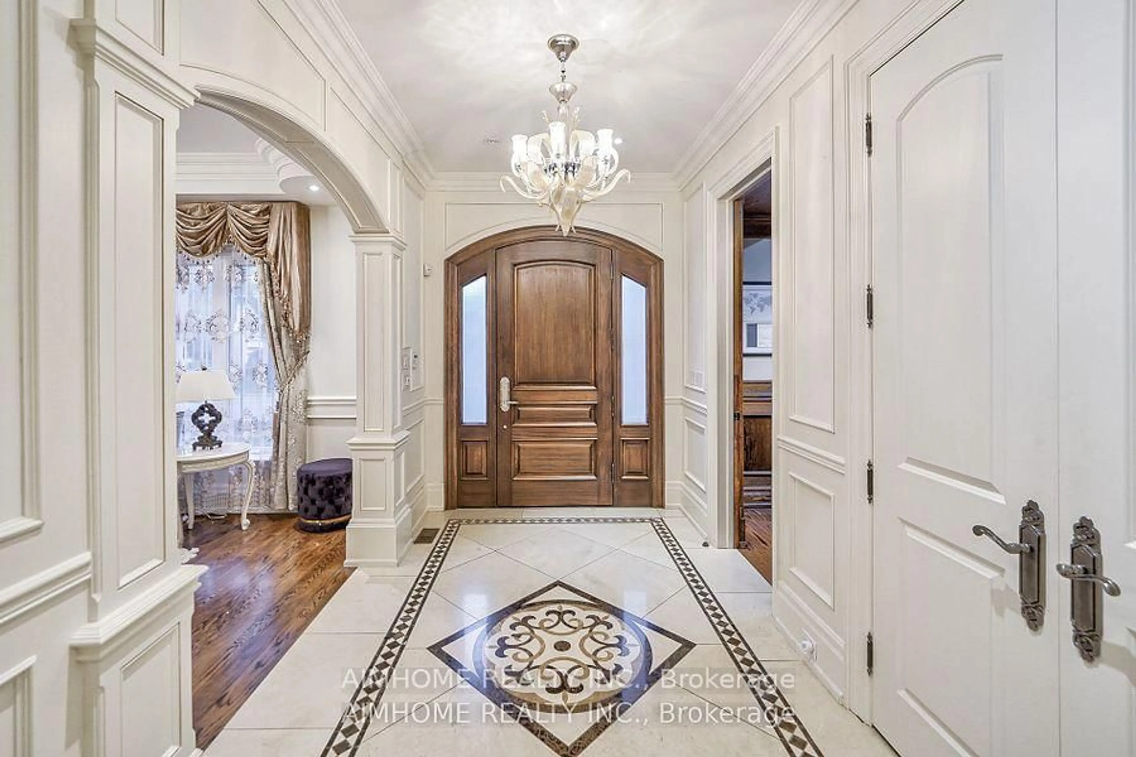 Indoor entryway for 38 Pheasant Rd, Toronto Ontario M2M 3G7