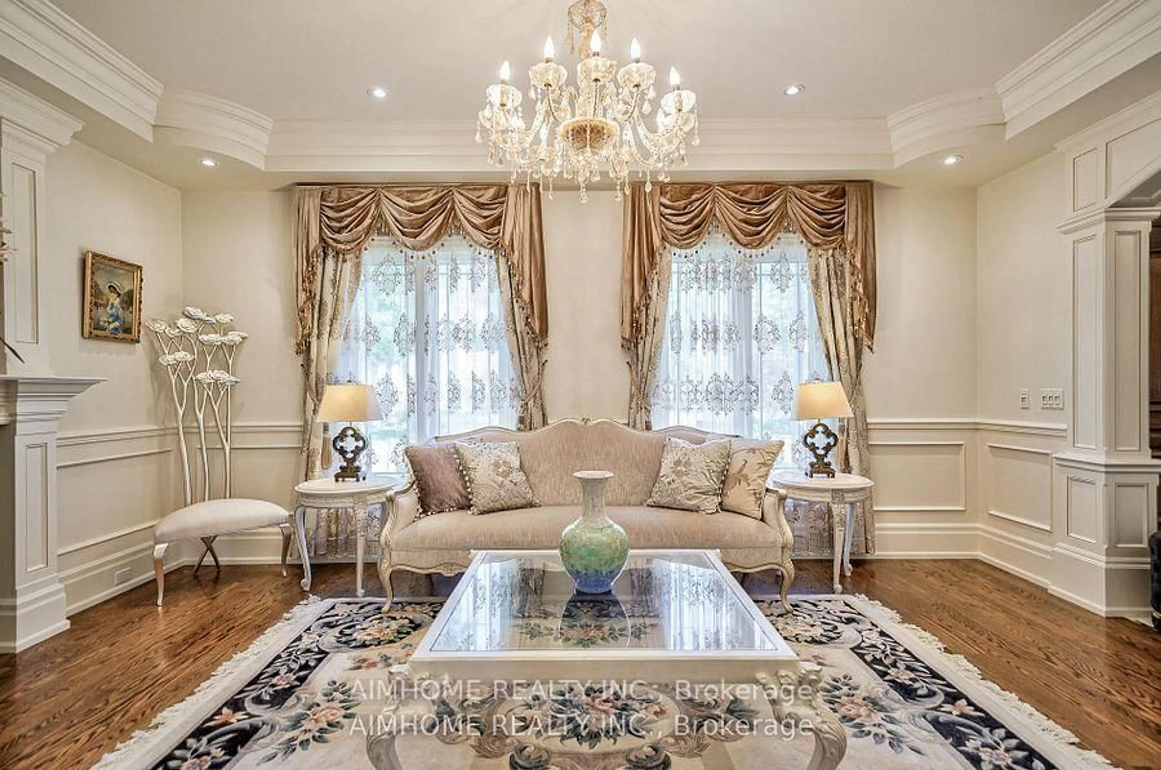 Living room with furniture, unknown for 38 Pheasant Rd, Toronto Ontario M2M 3G7