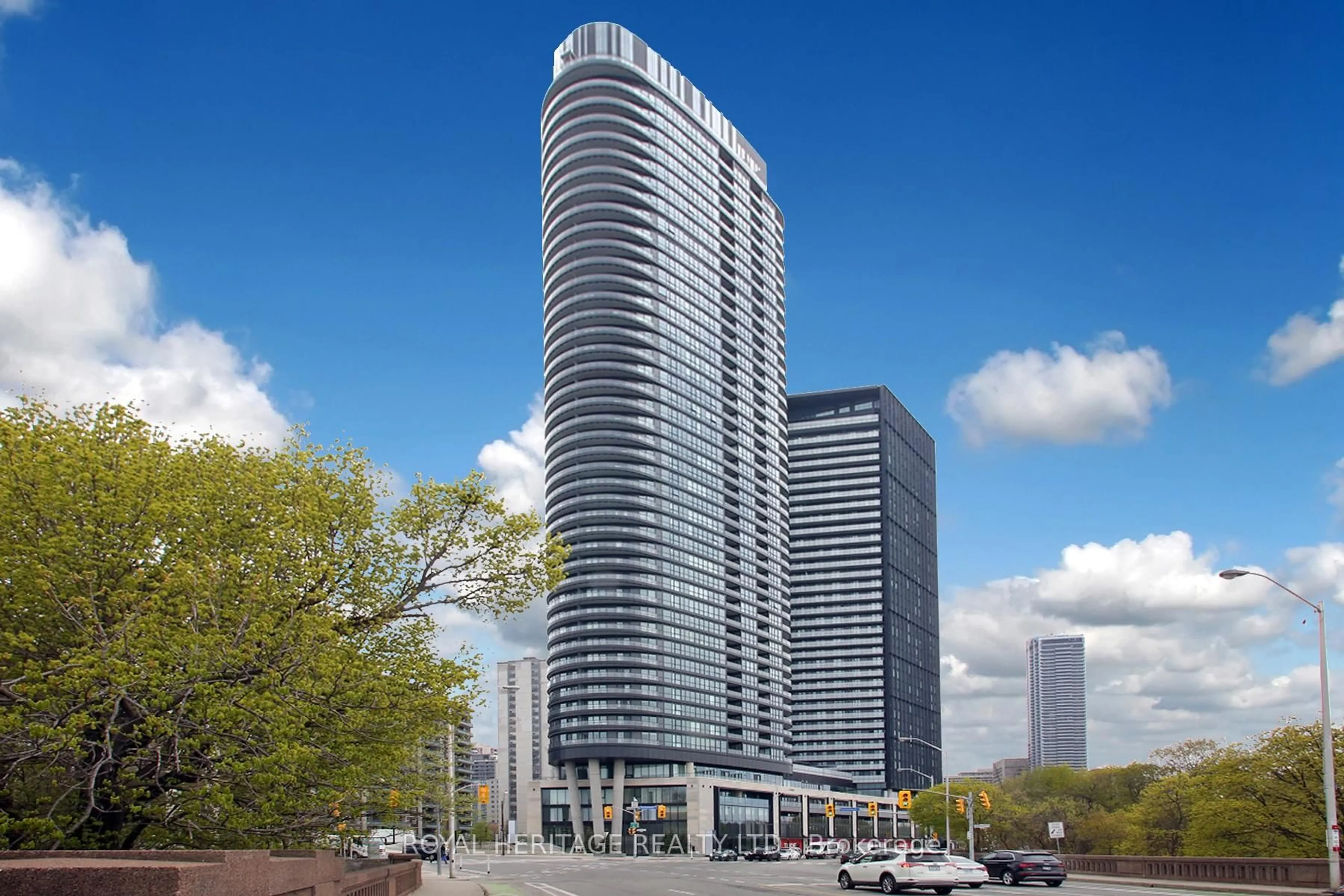 Indoor foyer for 585 Bloor St #1921, Toronto Ontario M4W 0B3