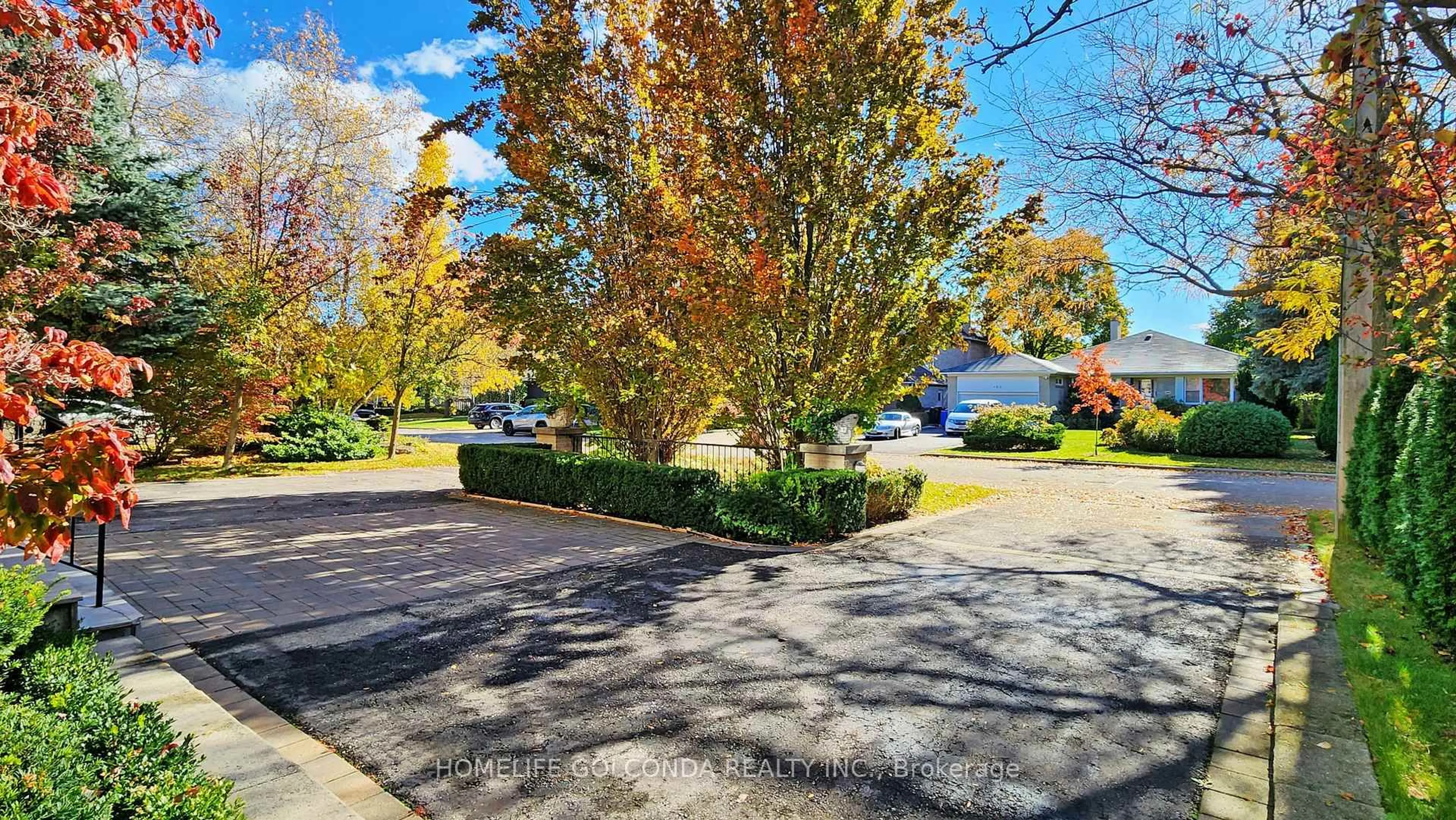 A pic from outside/outdoor area/front of a property/back of a property/a pic from drone, street for 164 Owen Blvd, Toronto Ontario M2P 1G7