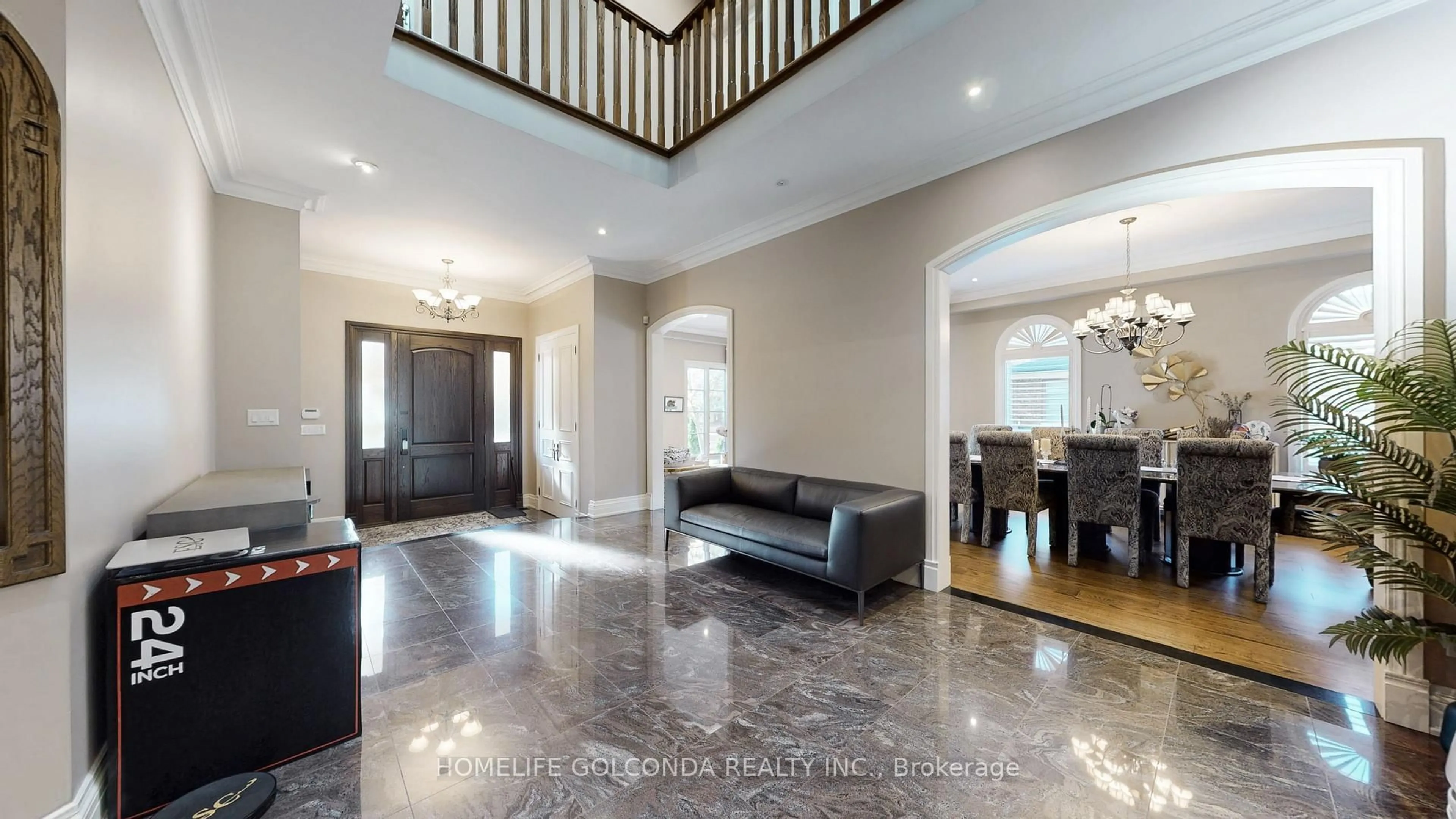 Indoor foyer for 164 Owen Blvd, Toronto Ontario M2P 1G7