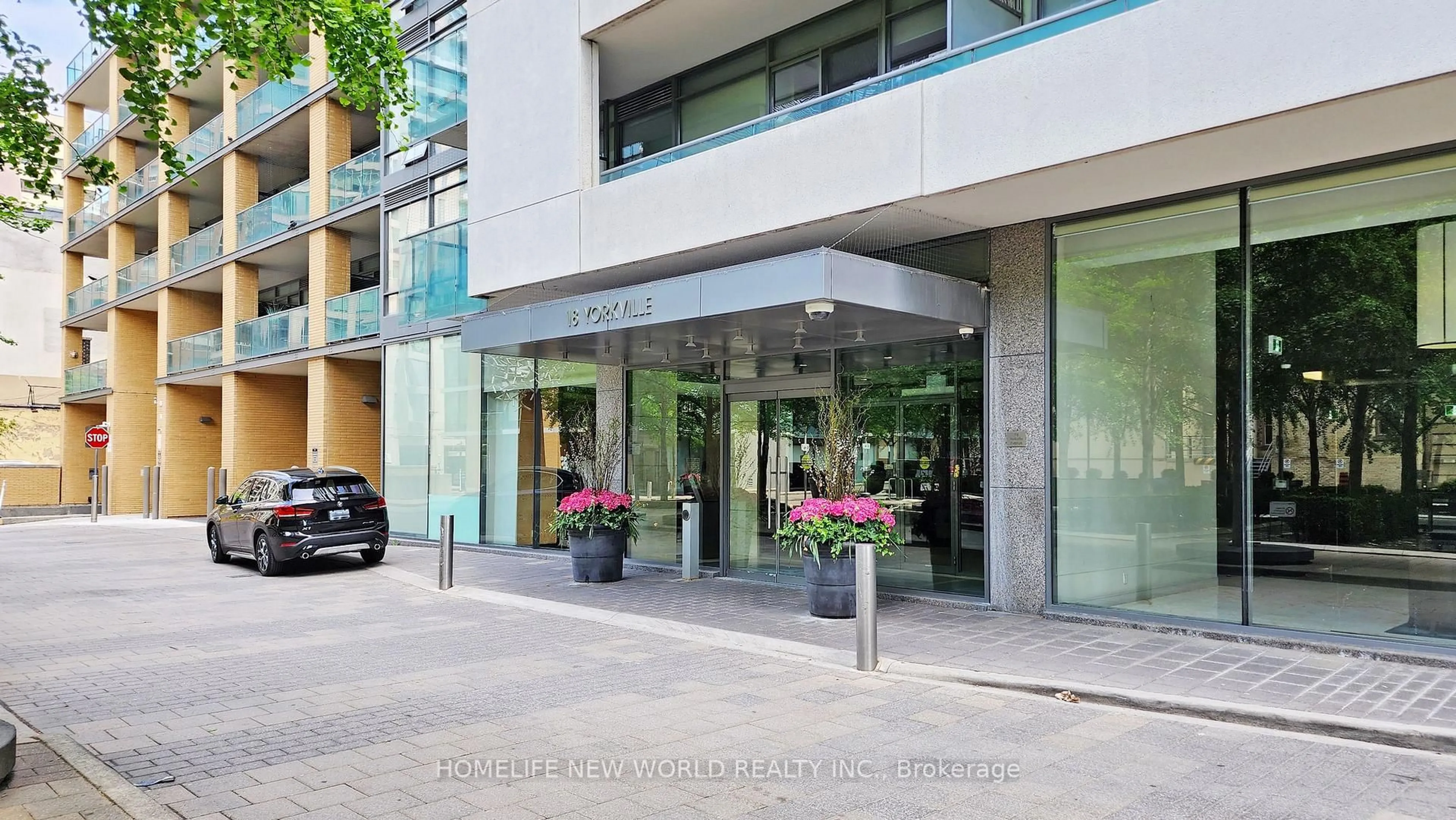 Indoor foyer for 18 Yorkville Ave #312, Toronto Ontario M4W 3Y8