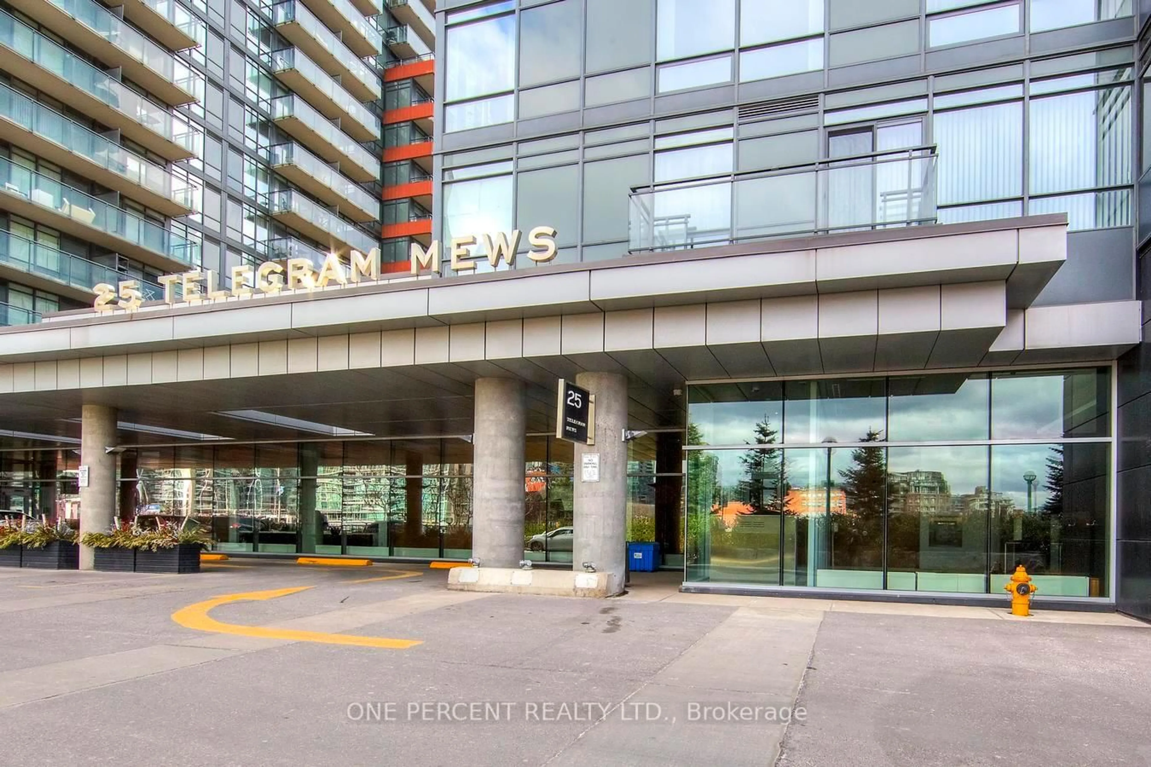Indoor foyer for 25 Telegram Mews #5007, Toronto Ontario M5V 3Z1