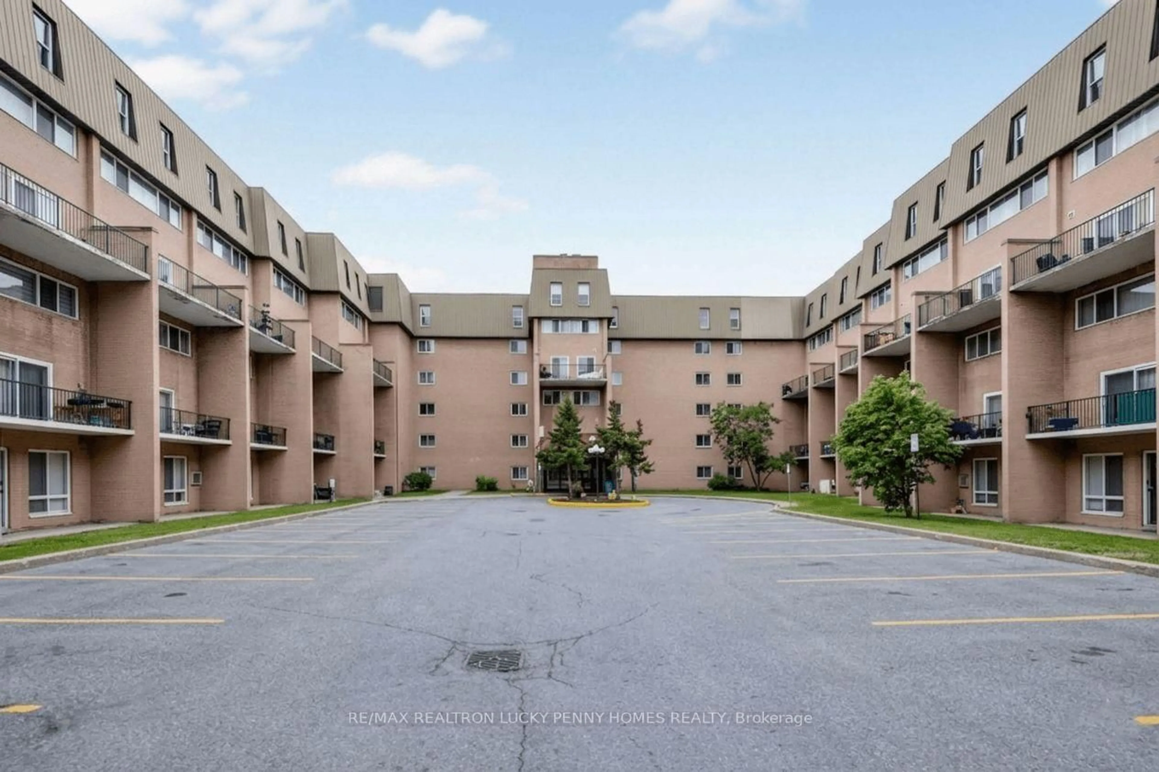 Patio, building for 165 Cherokee Blvd #229, Toronto Ontario M2J 4T7