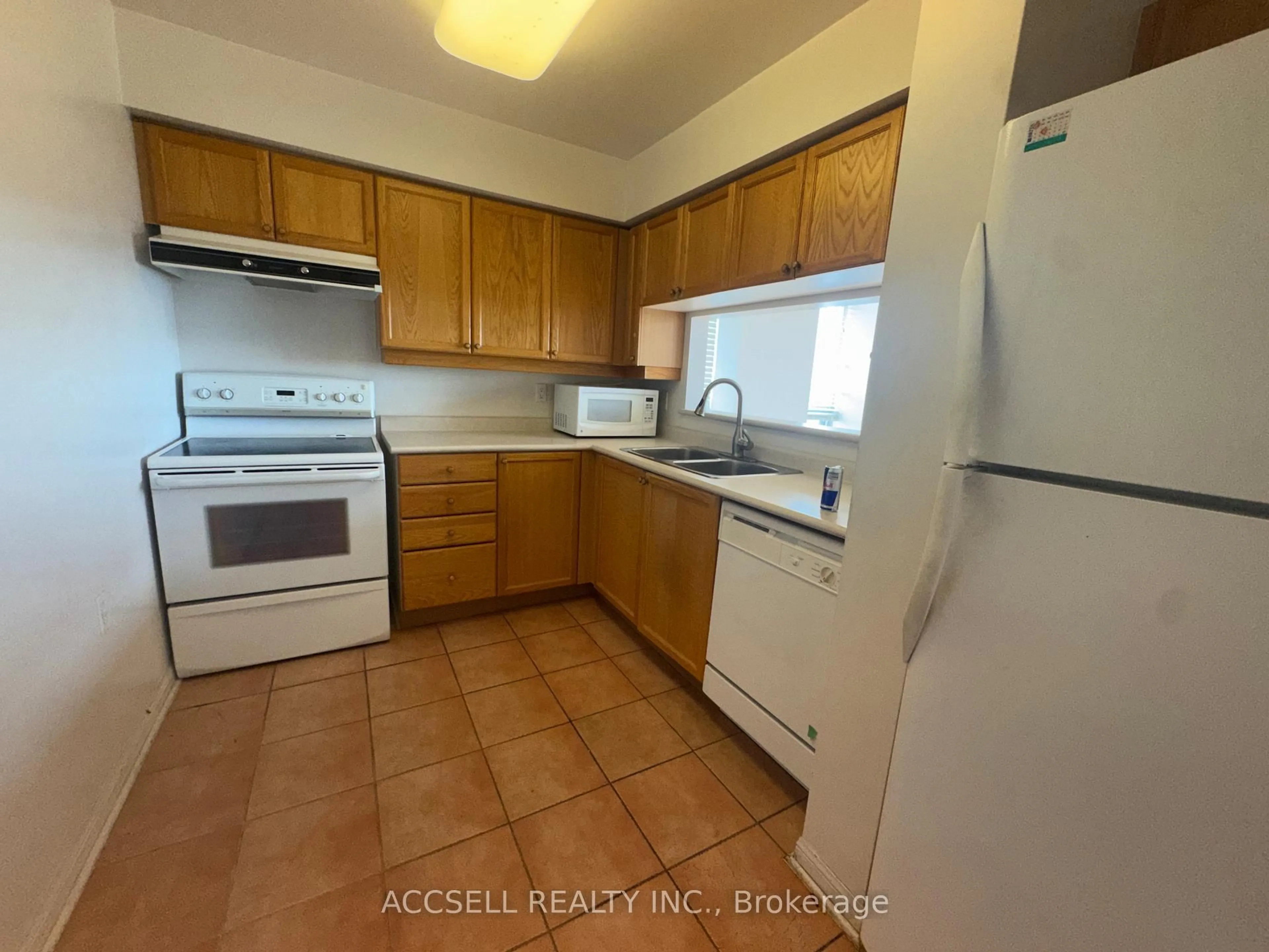 Standard kitchen, unknown for 650 lawrence Ave #ph12, Toronto Ontario M6A 3E8