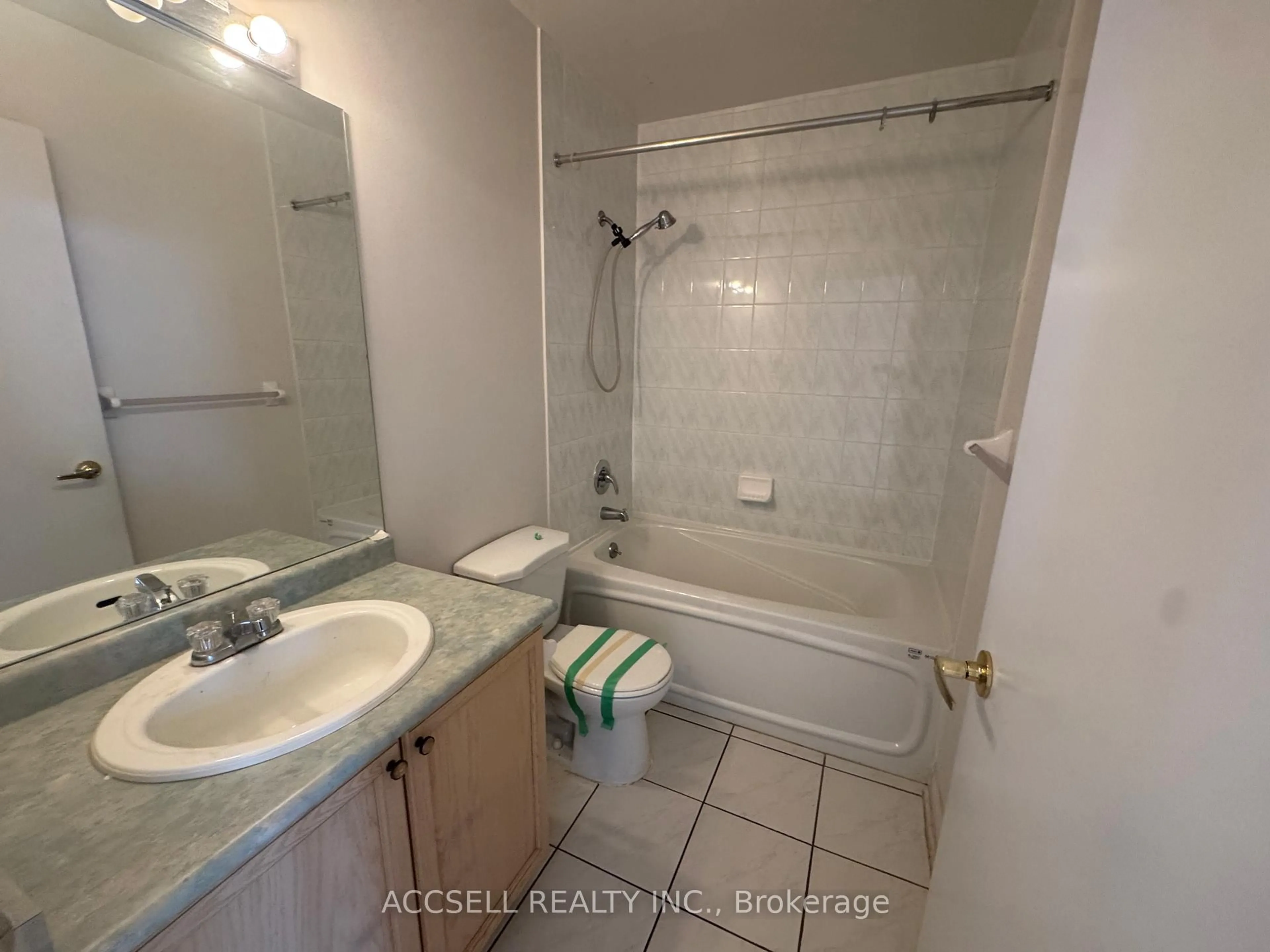 Standard bathroom, floor is not visible for 650 lawrence Ave #ph12, Toronto Ontario M6A 3E8