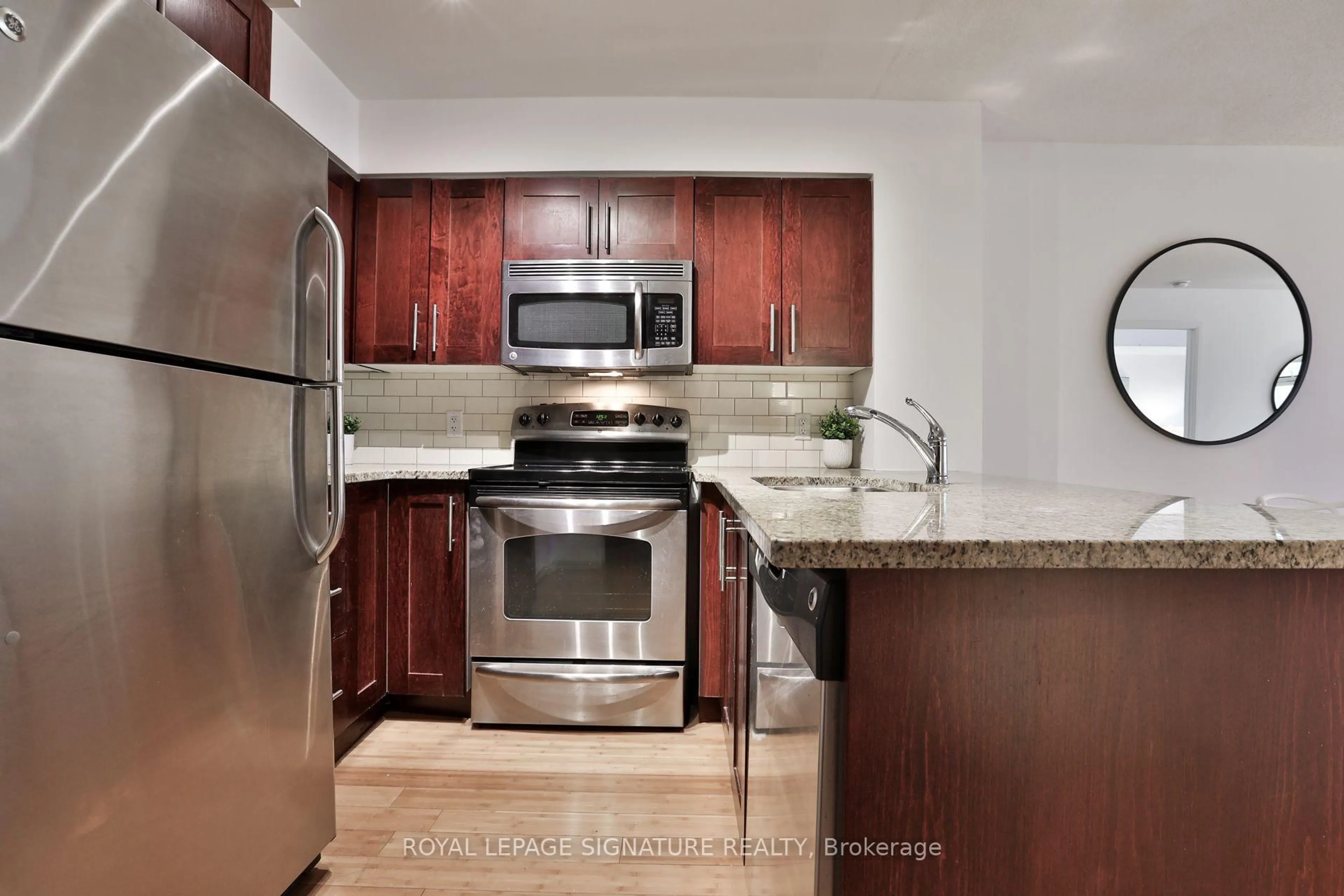 Standard kitchen, unknown for 2181 Yonge St #2701, Toronto Ontario M4S 3H7