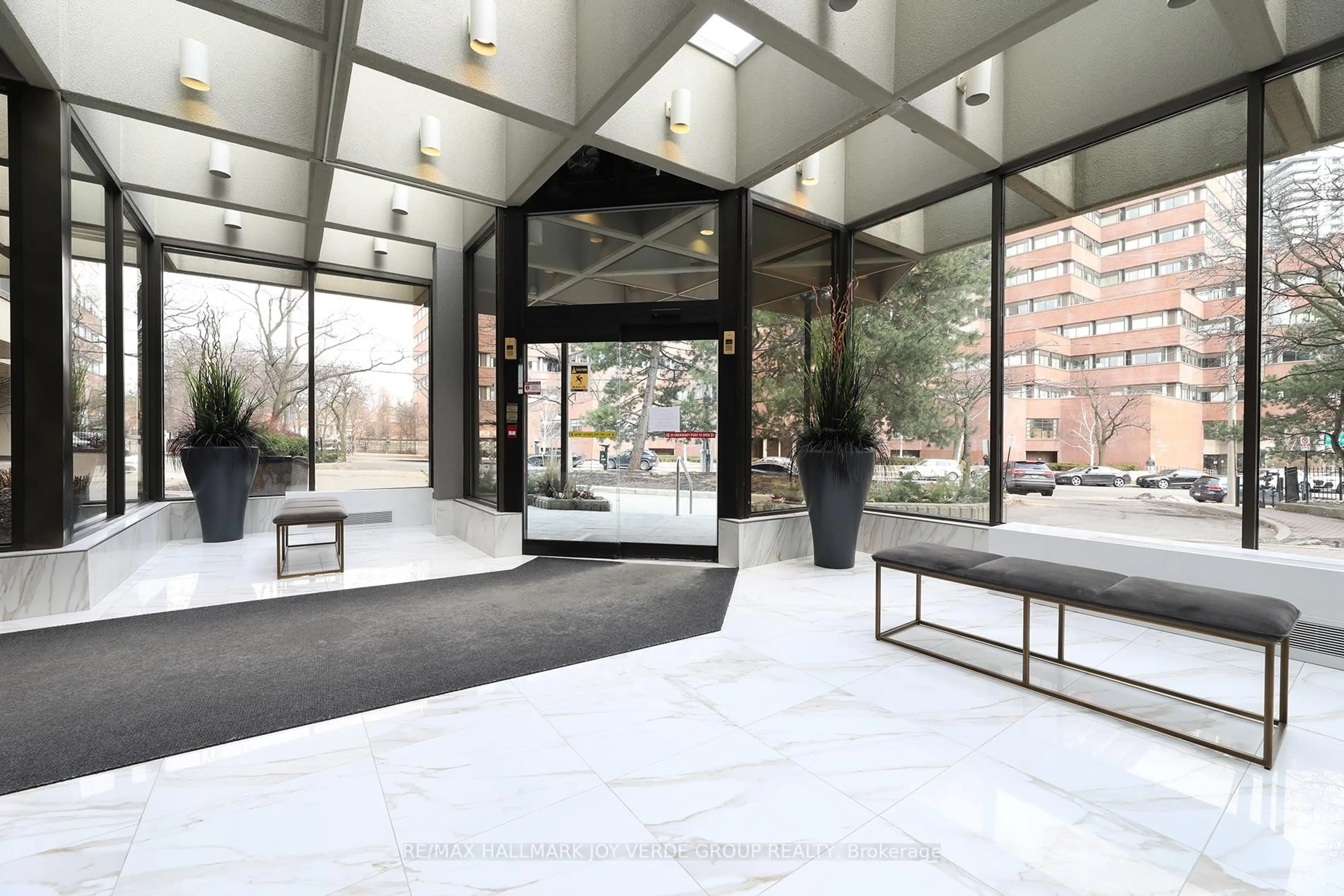 Lobby for 33 Elmhurst Ave #101, Toronto Ontario M2N 6G8