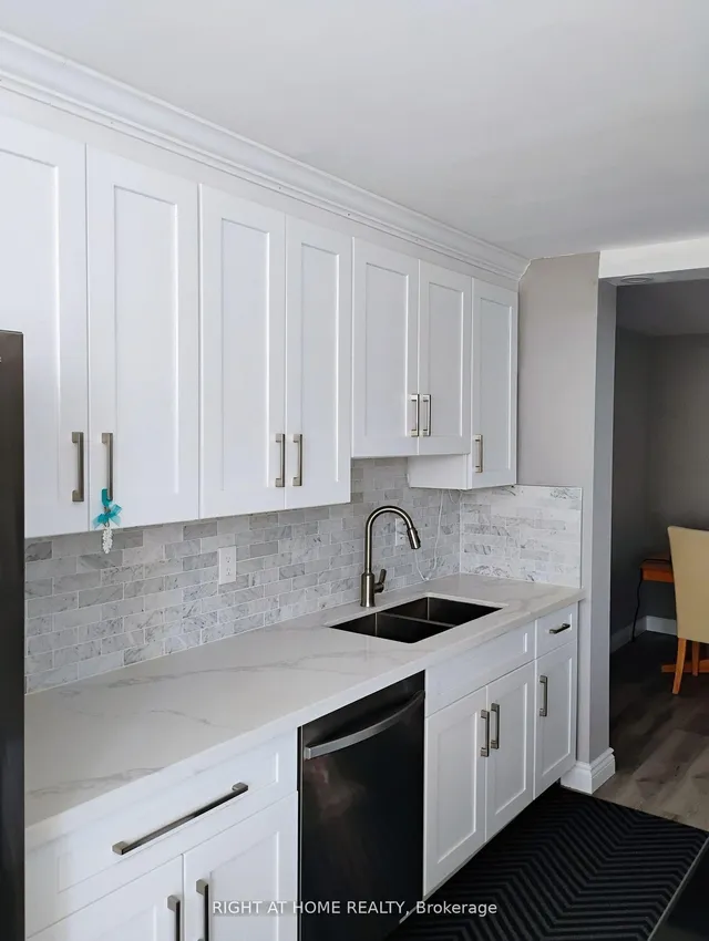 100 Antibes Dr #705, Toronto 4