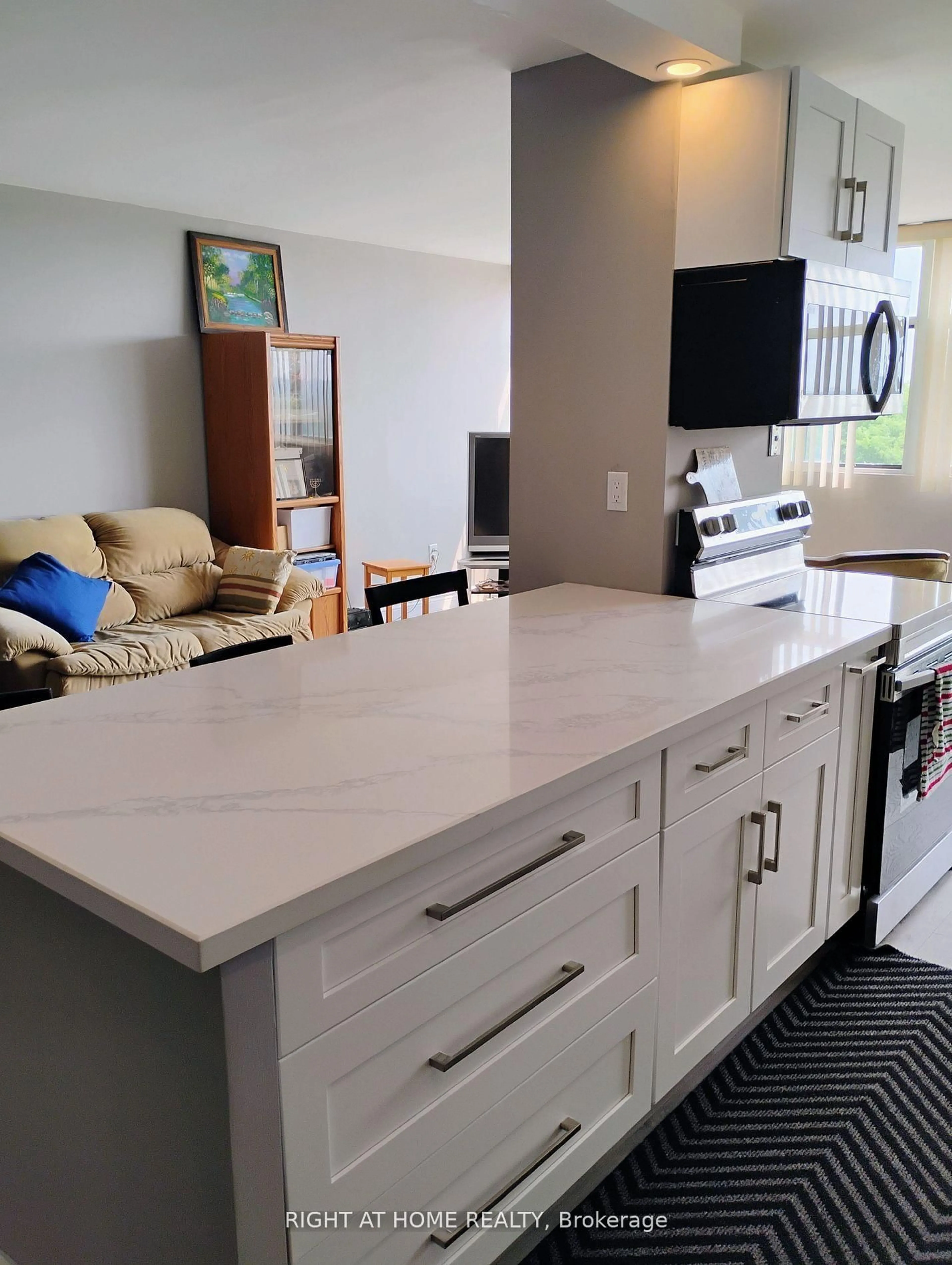 Open concept kitchen, ceramic/tile floor for 100 Antibes Dr #705, Toronto Ontario M2R 3N1