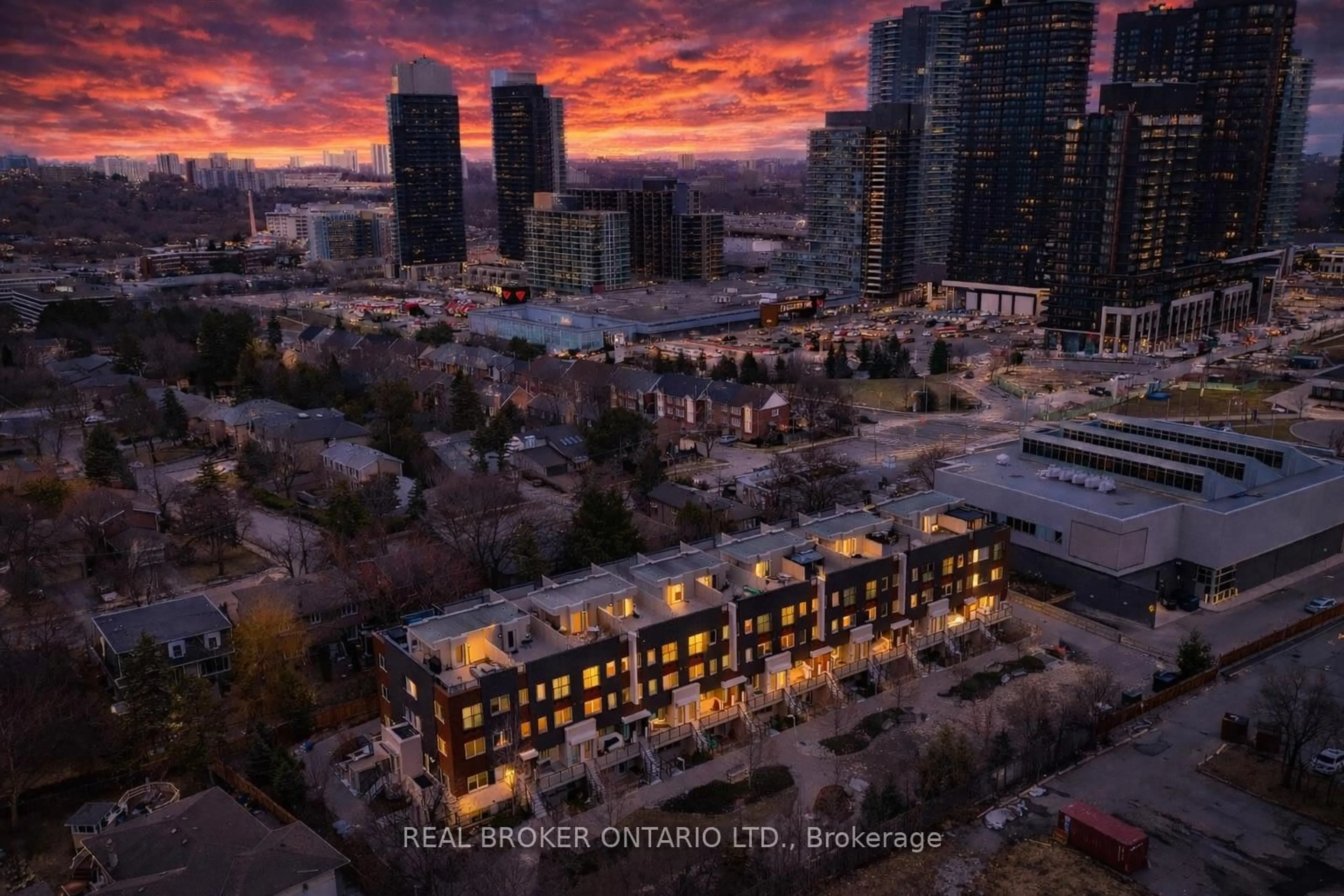 A pic from outside/outdoor area/front of a property/back of a property/a pic from drone, city buildings view from balcony for 780 Sheppard Ave #31, Toronto Ontario M2K 1C3