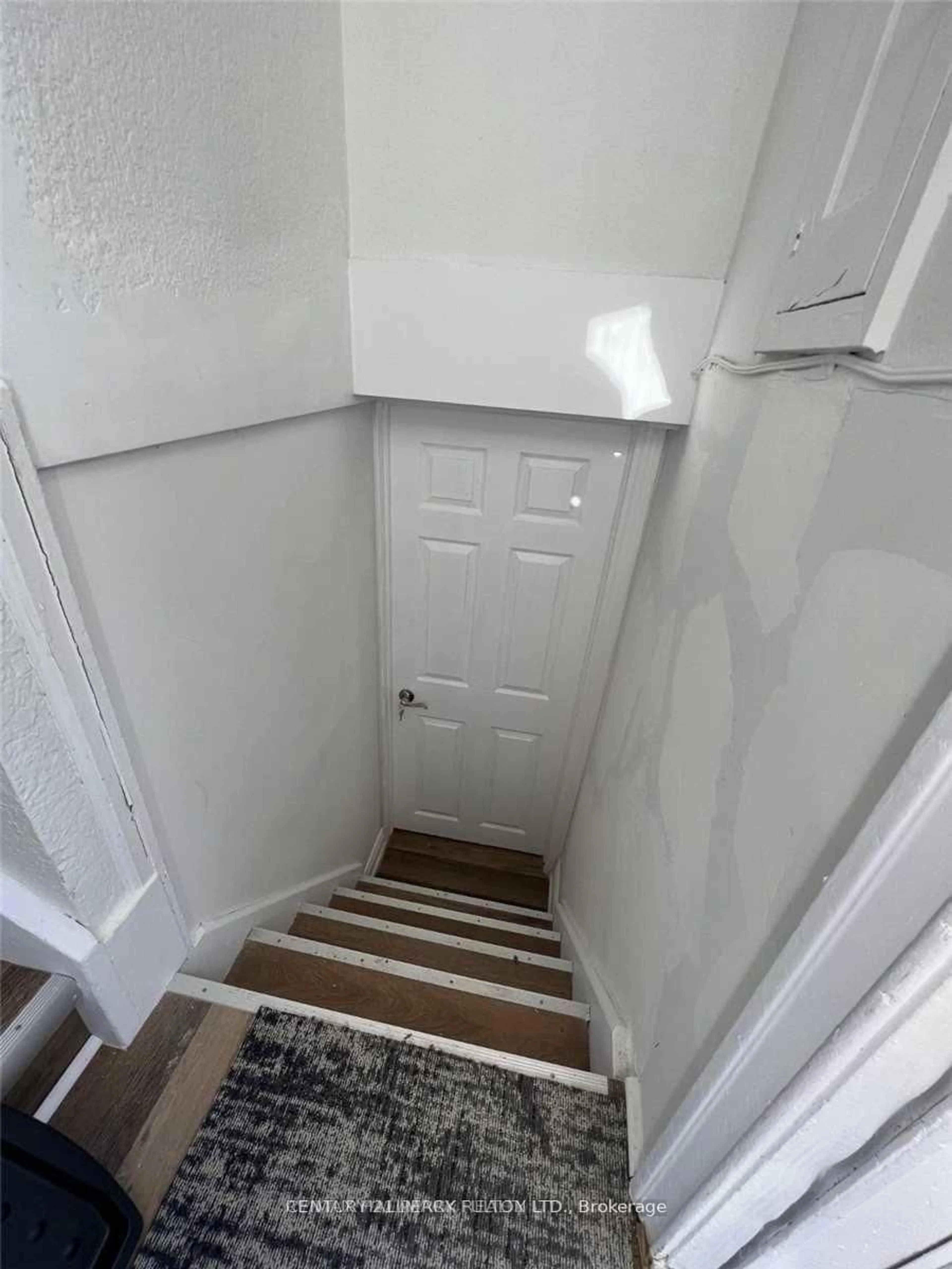 Stairs for 48 Connaught Ave, Toronto Ontario M2M 1G8