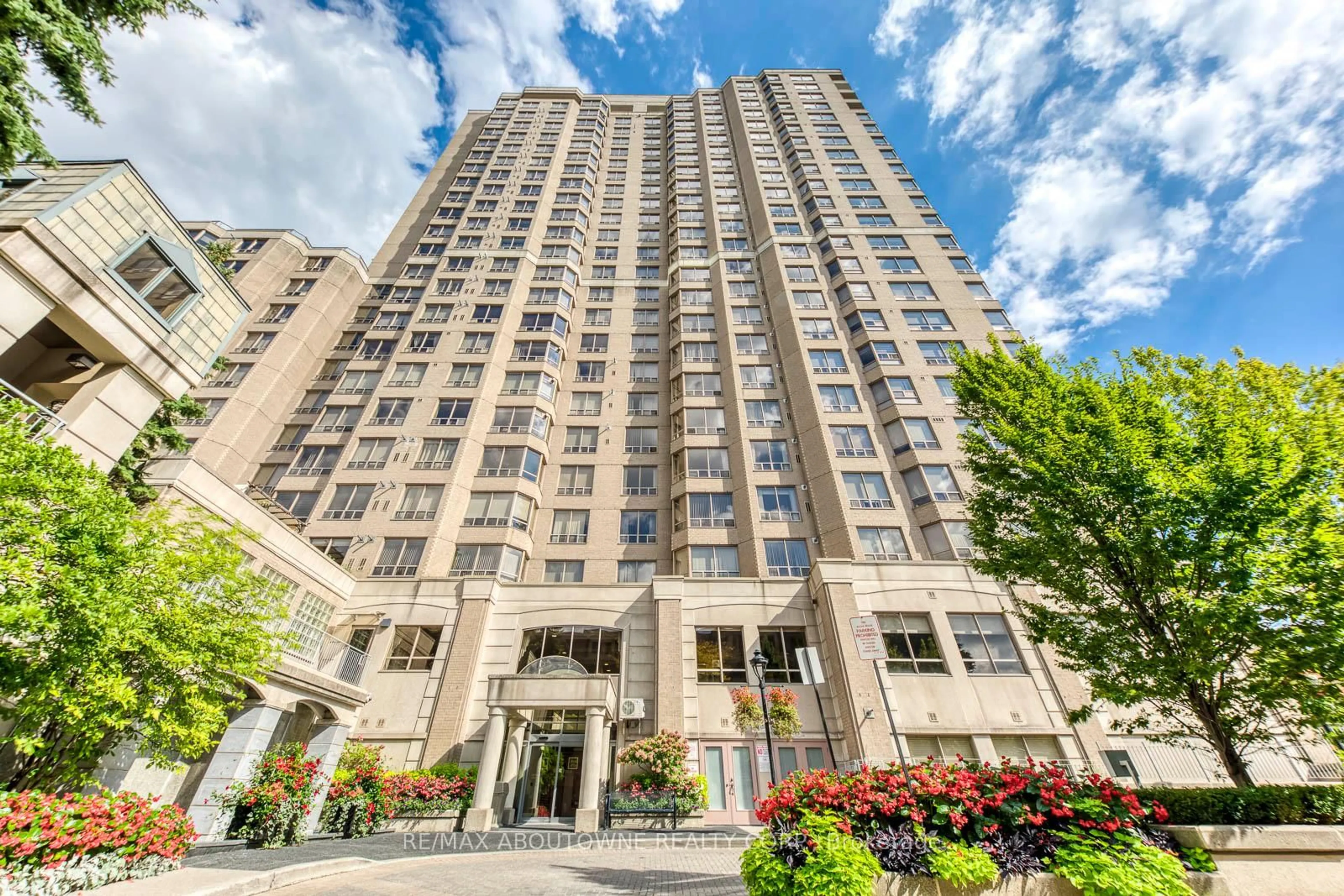 Indoor foyer for 5418 Yonge St #1805, Toronto Ontario M2N 6X4