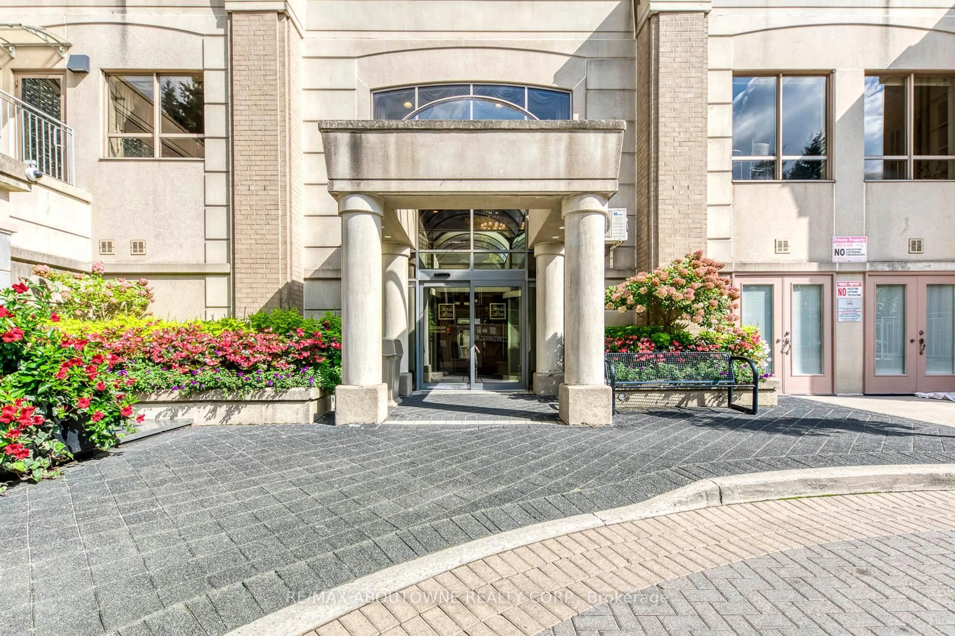 Indoor foyer for 5418 Yonge St #1805, Toronto Ontario M2N 6X4