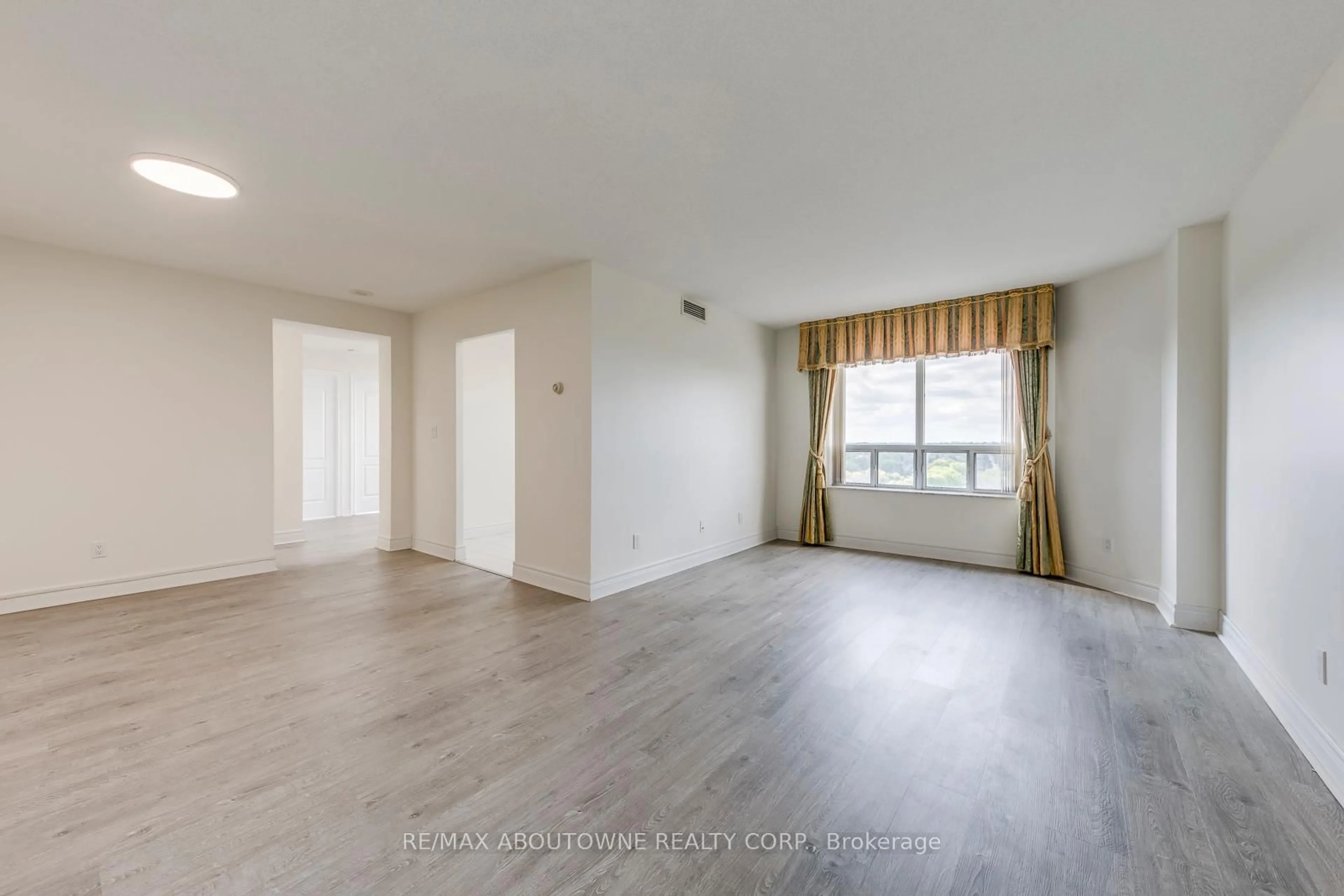 A pic of a room for 5418 Yonge St #1805, Toronto Ontario M2N 6X4