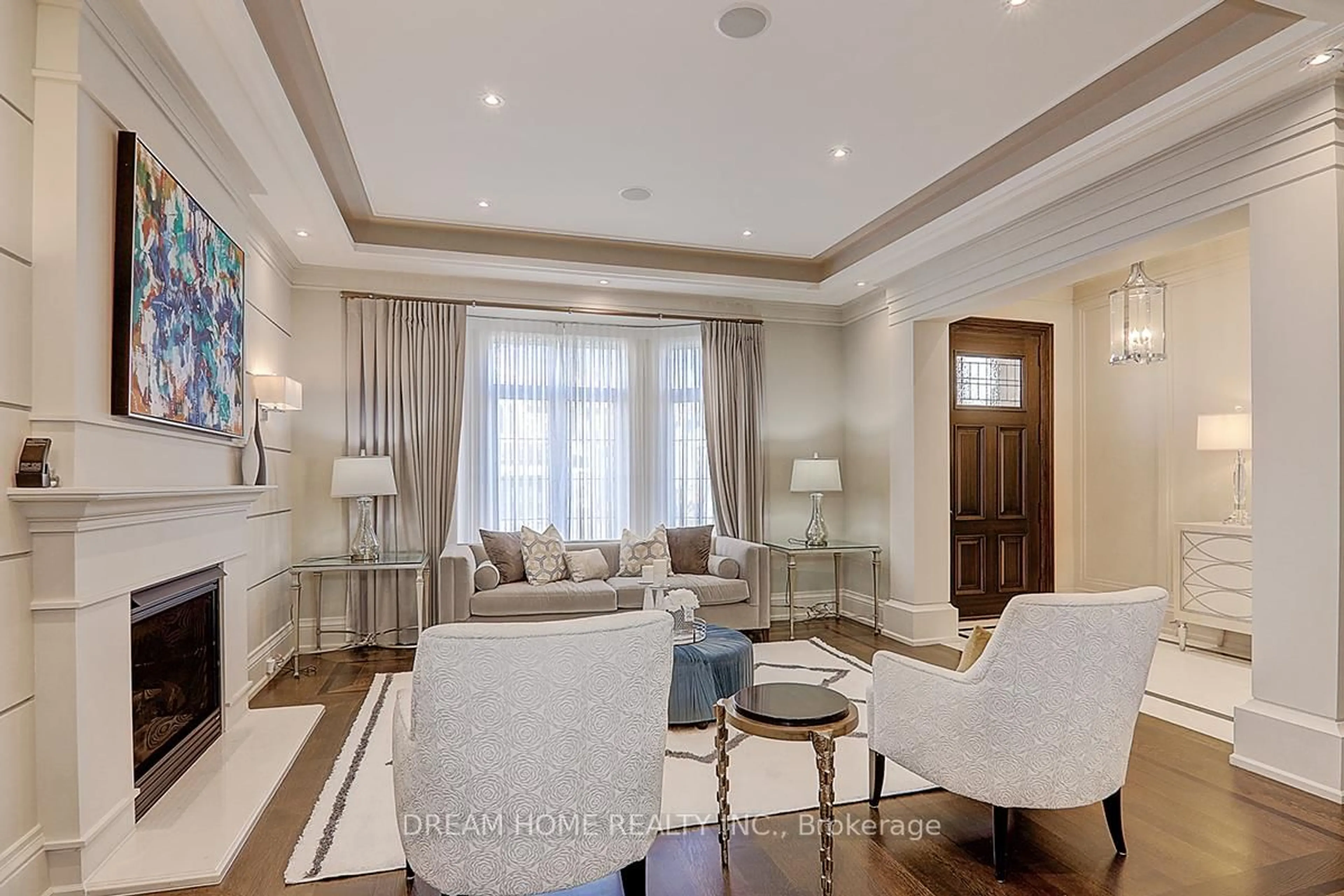 Living room with furniture, unknown for 225 Dunforest Ave, Toronto Ontario M2N 4J6