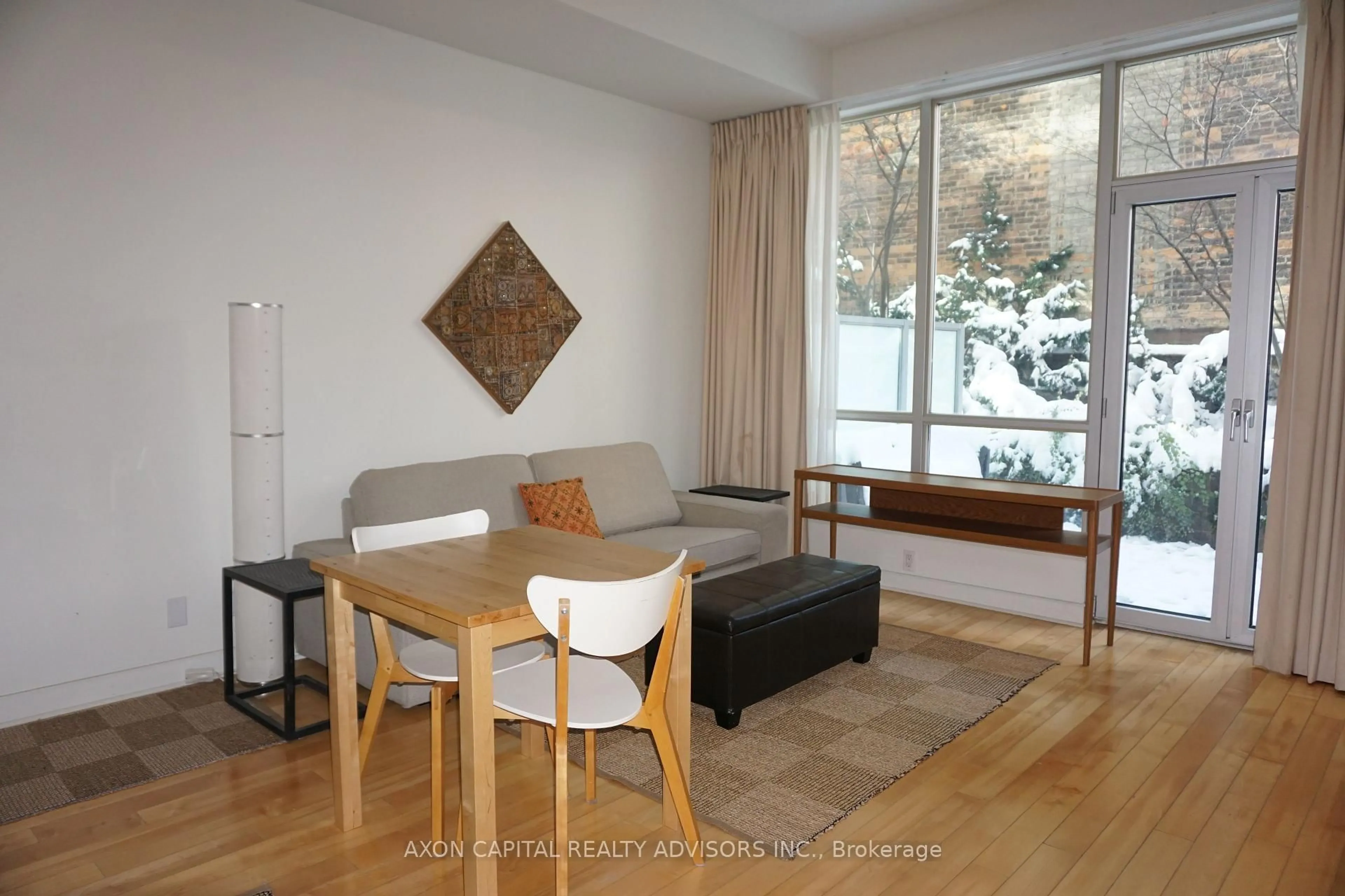 Living room with furniture, wood/laminate floor for 350 Wellington St #G11, Toronto Ontario M5V 3W9