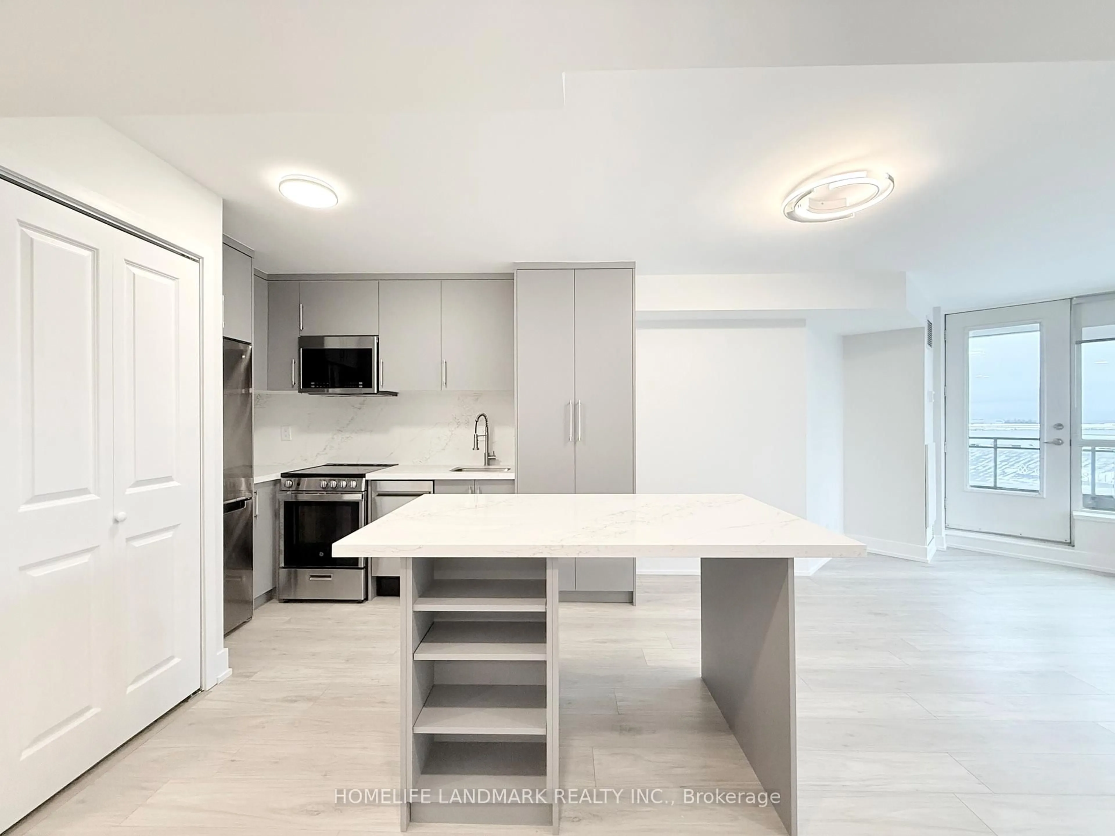 Open concept kitchen, unknown for 230 Queens Quay #727, Toronto Ontario M5J 2Y7