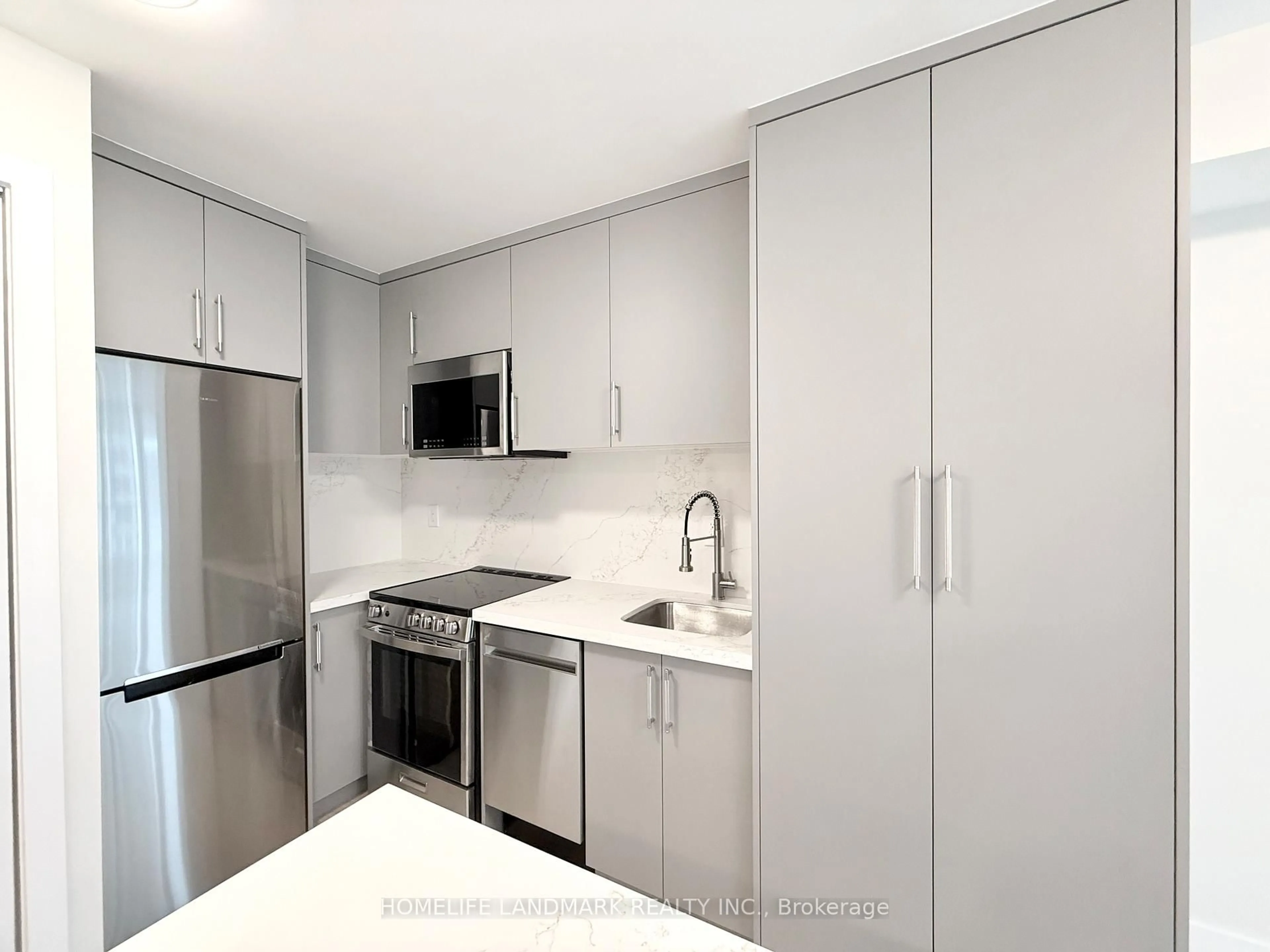 Standard kitchen, unknown for 230 Queens Quay #727, Toronto Ontario M5J 2Y7