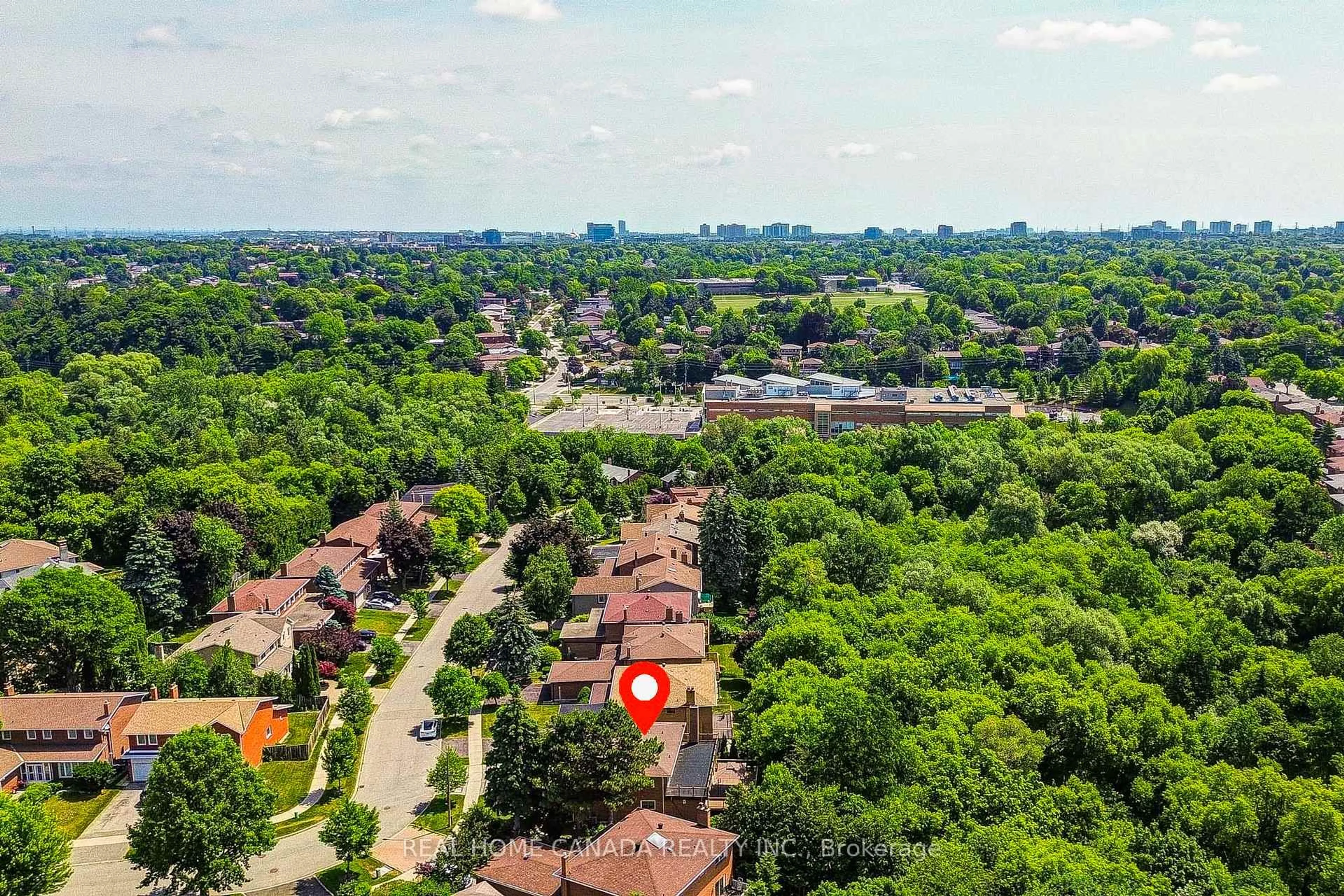 A pic from outside/outdoor area/front of a property/back of a property/a pic from drone, street for 20 Saddletree Dr, Toronto Ontario M2H 3L3