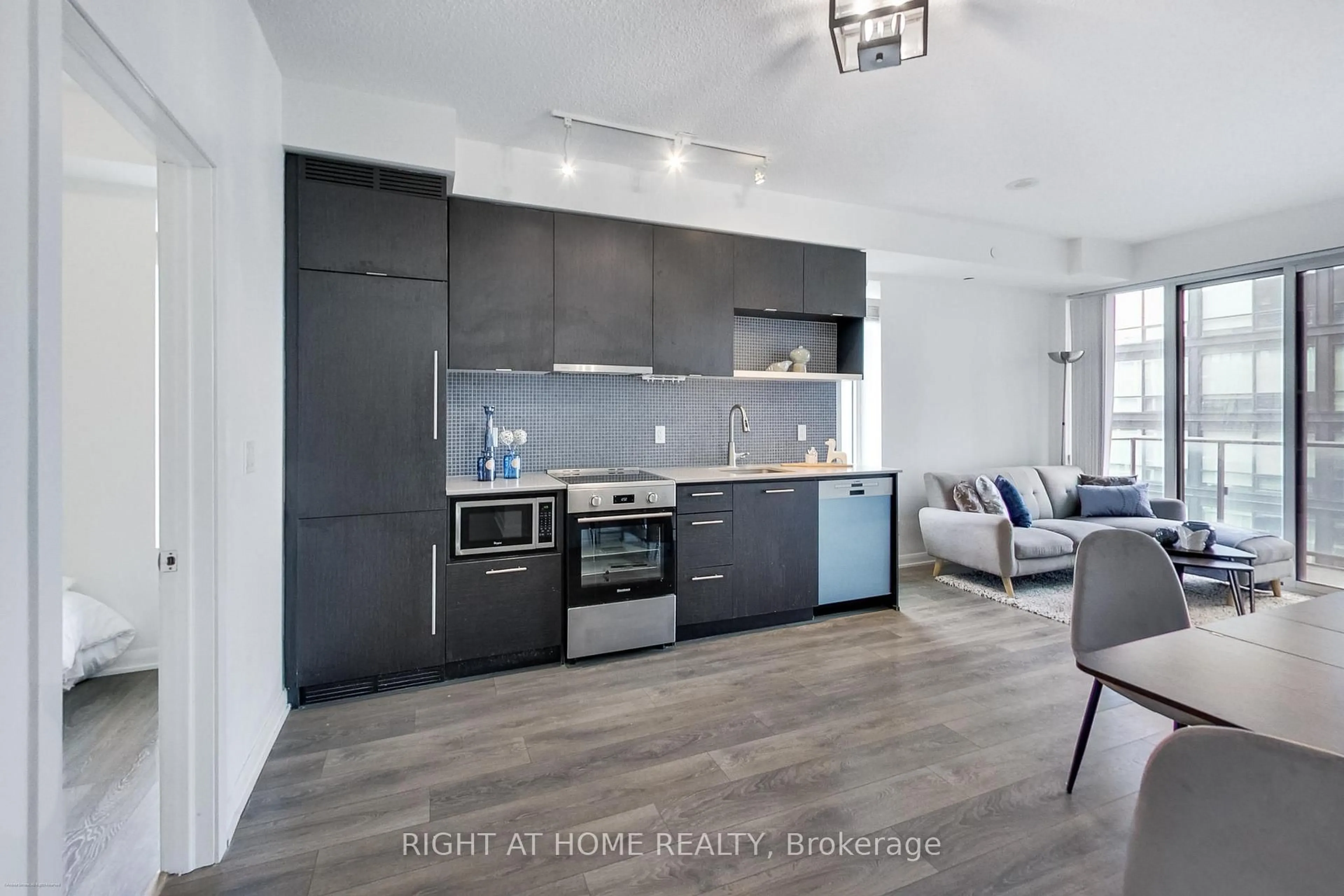Open concept kitchen, unknown for 435 Richmond St #711, Toronto Ontario M5V 0N1