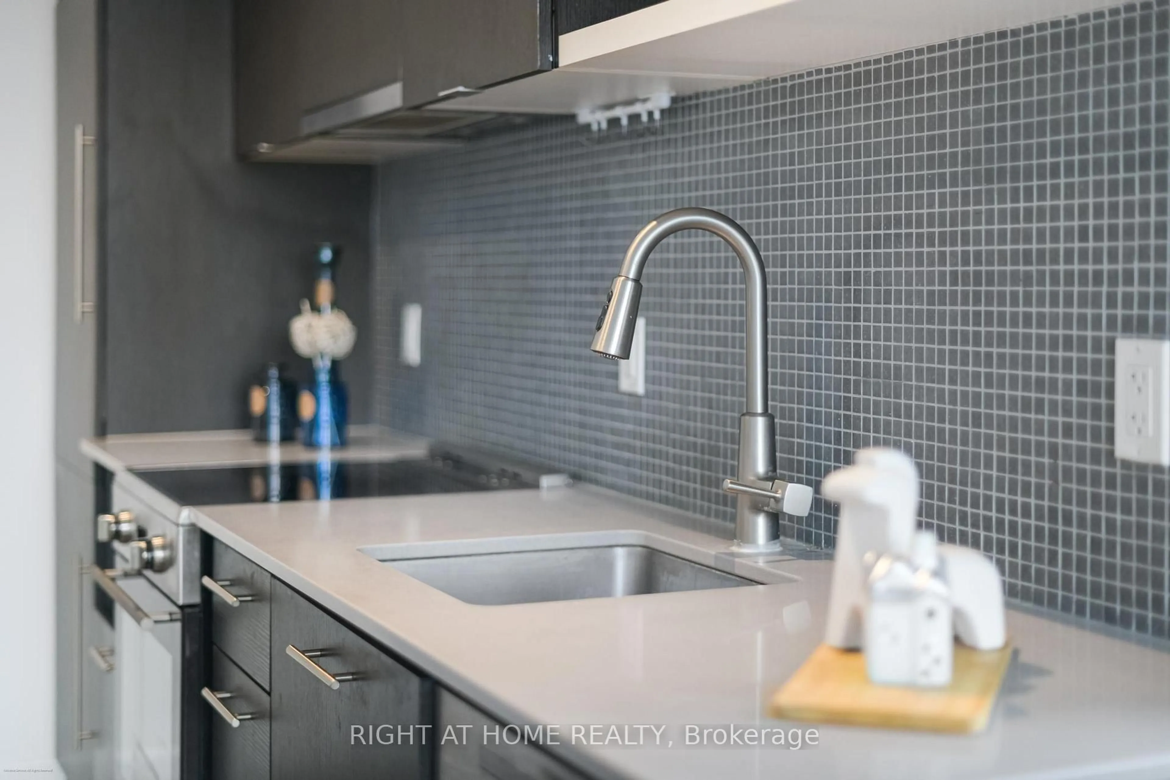 Unknown for 435 Richmond St #711, Toronto Ontario M5V 0N1