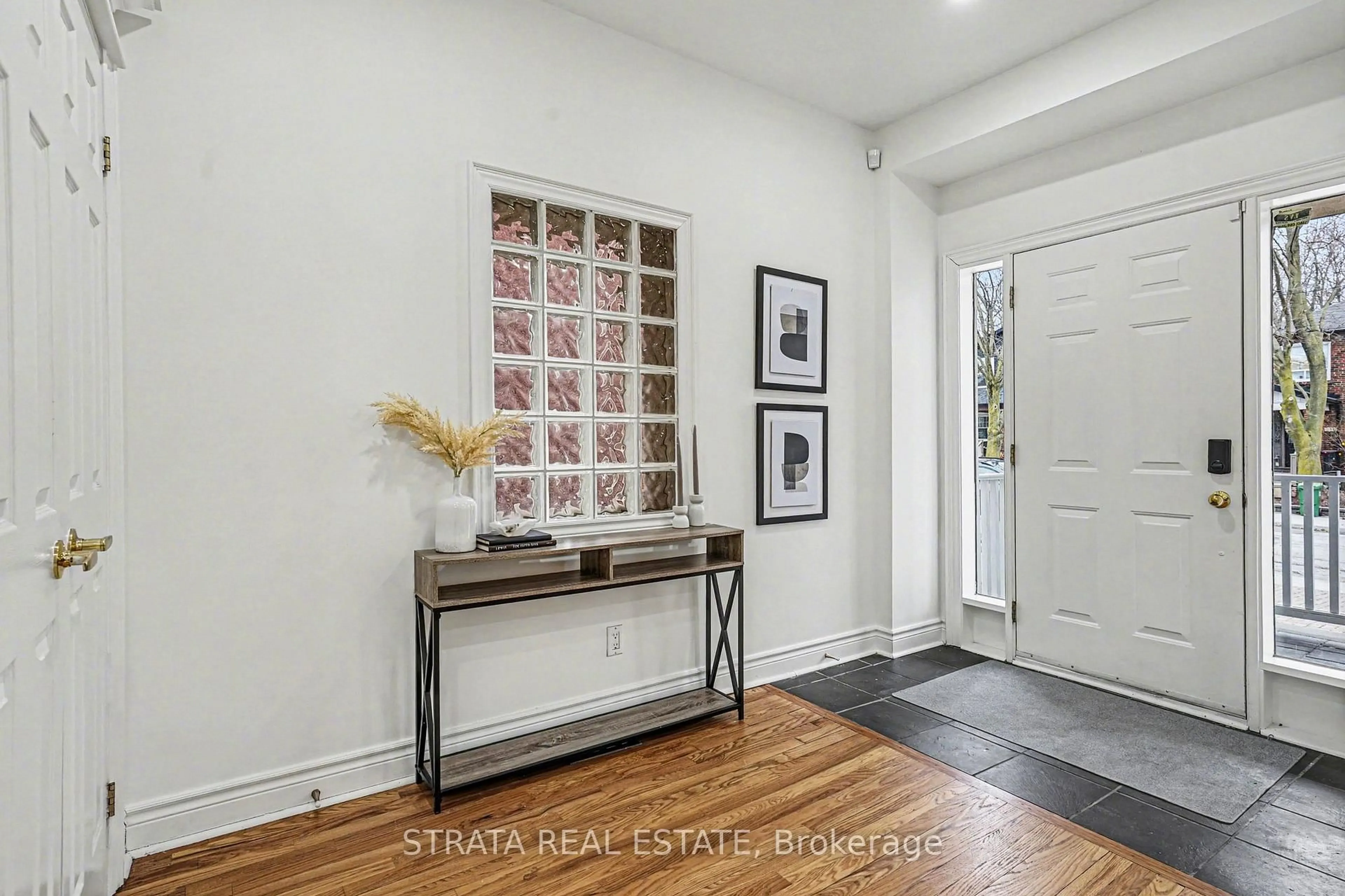 Indoor entryway for 423 Manor Rd, Toronto Ontario M4S 1T1