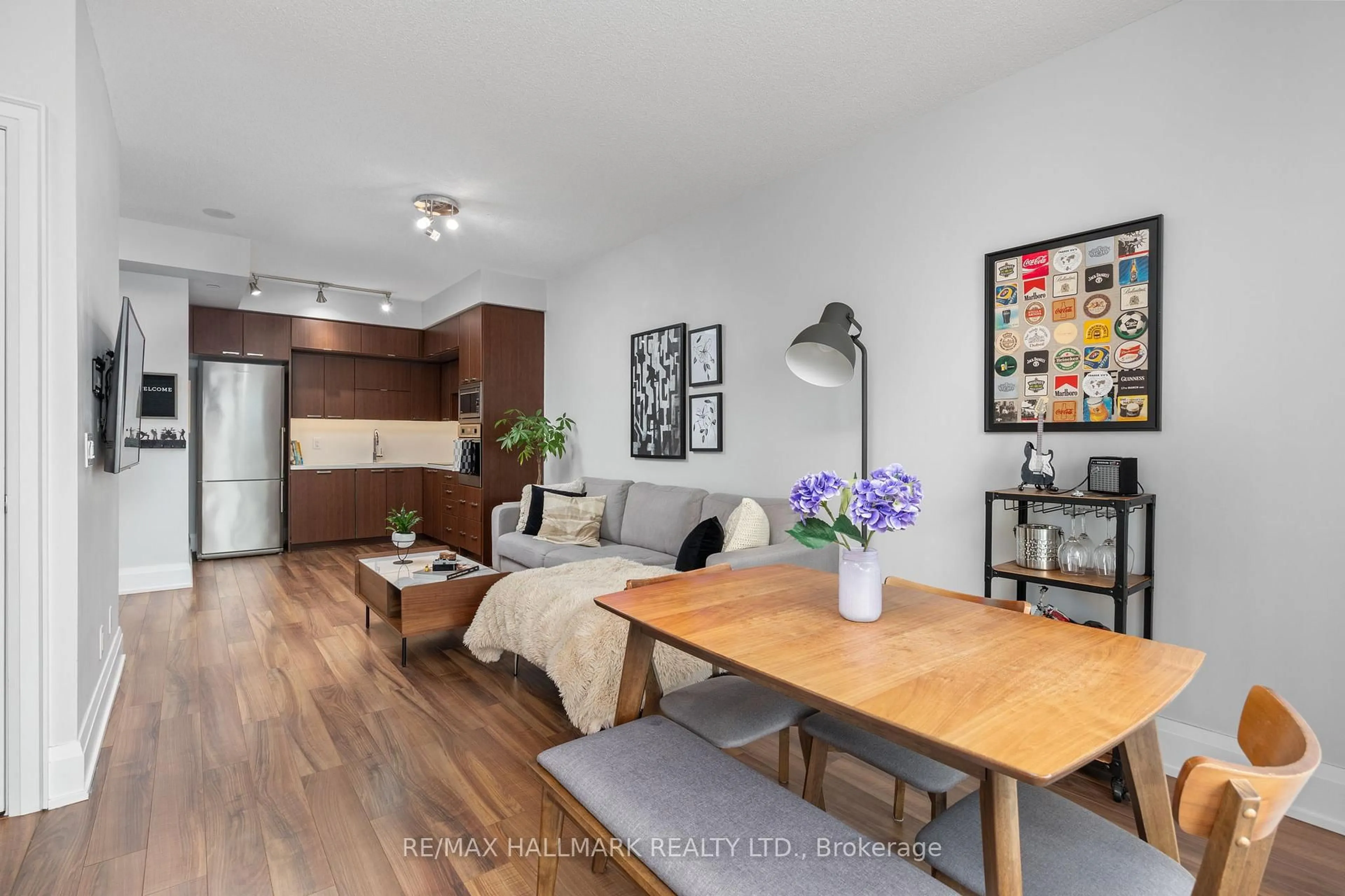 Open concept kitchen, wood/laminate floor for 120 Harrison Garden Blvd #1208, Toronto Ontario M2N 0H1