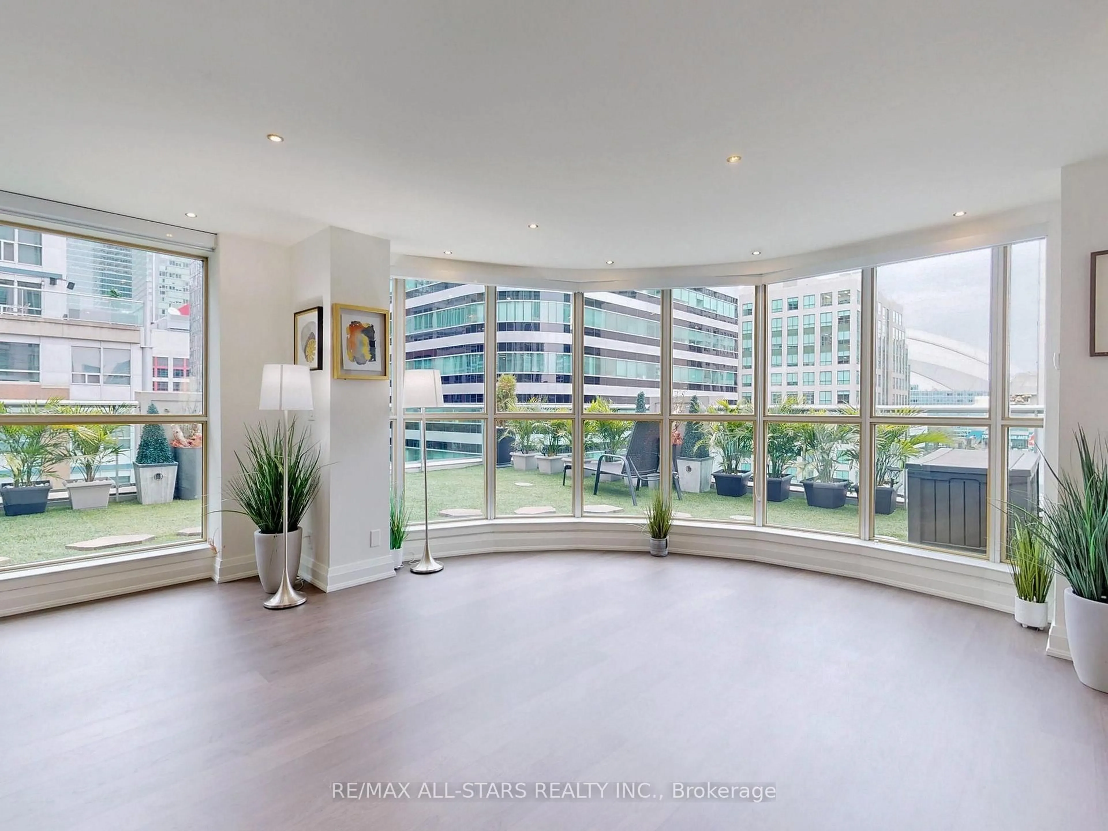 Indoor foyer for 36 Blue Jays Way #711 & 712, Toronto Ontario M5V 3T3