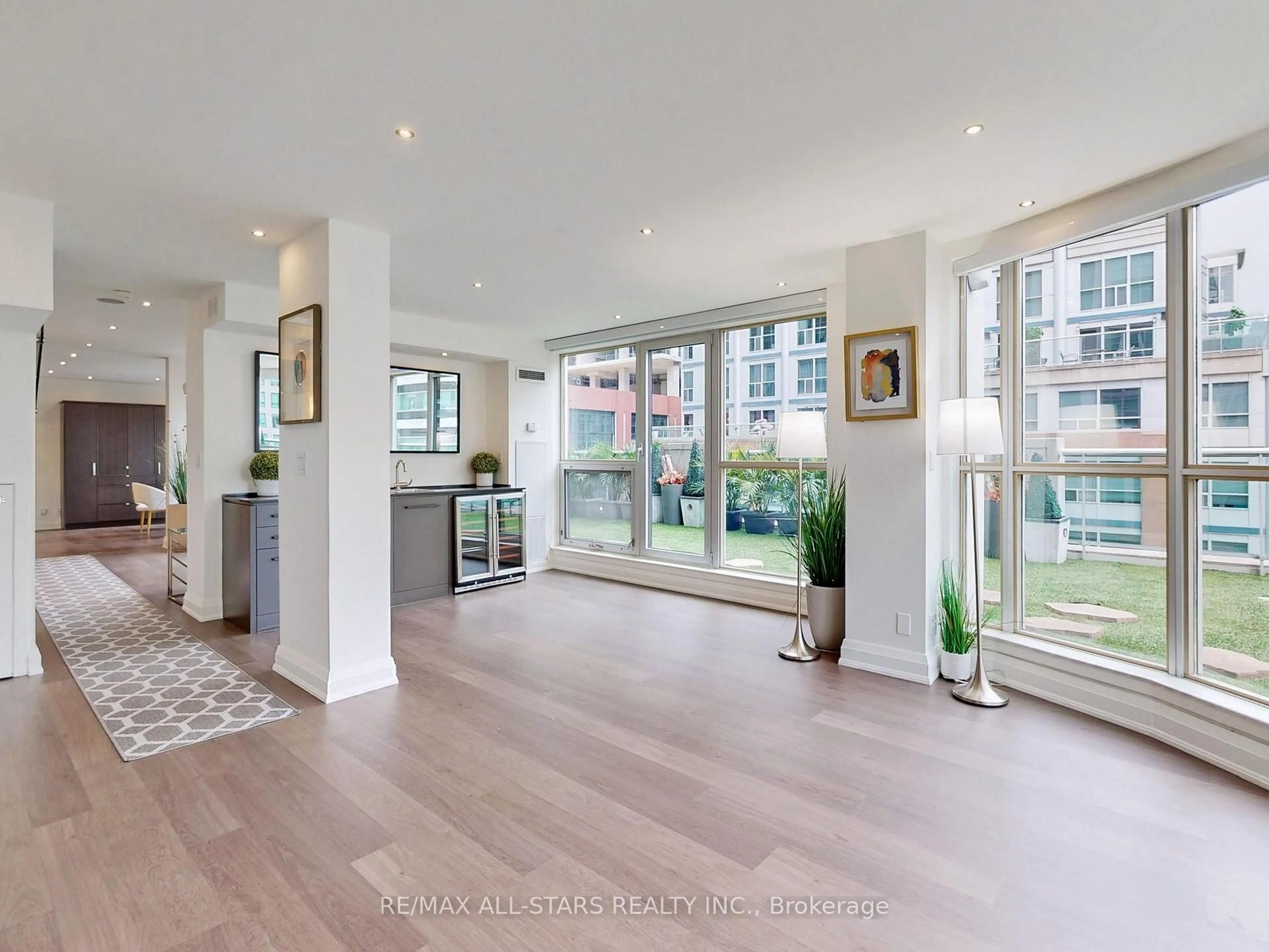 Indoor foyer for 36 Blue Jays Way #711 & 712, Toronto Ontario M5V 3T3