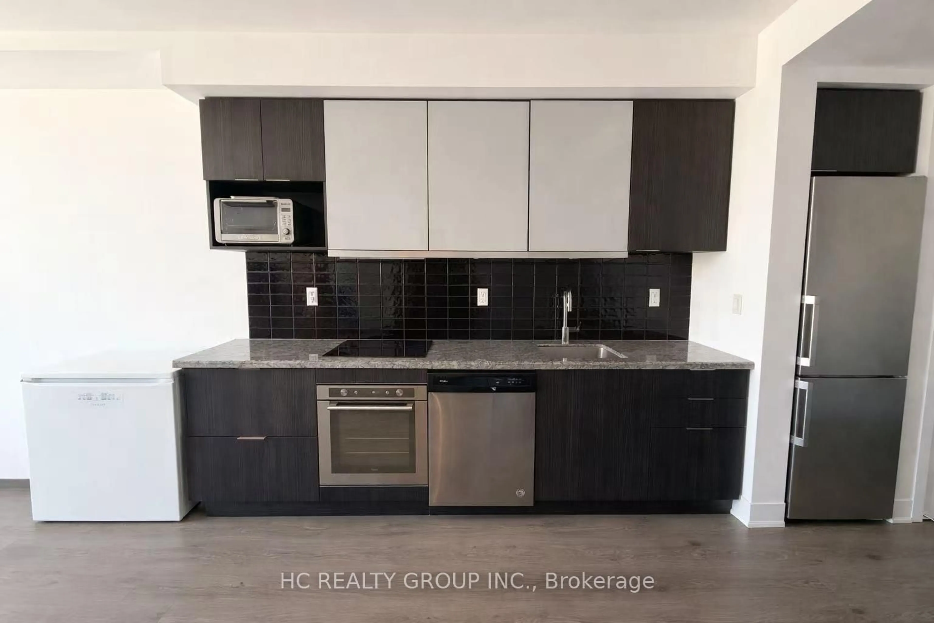 Standard kitchen, unknown for 99 The Donway #1111, Toronto Ontario M3C 0N8