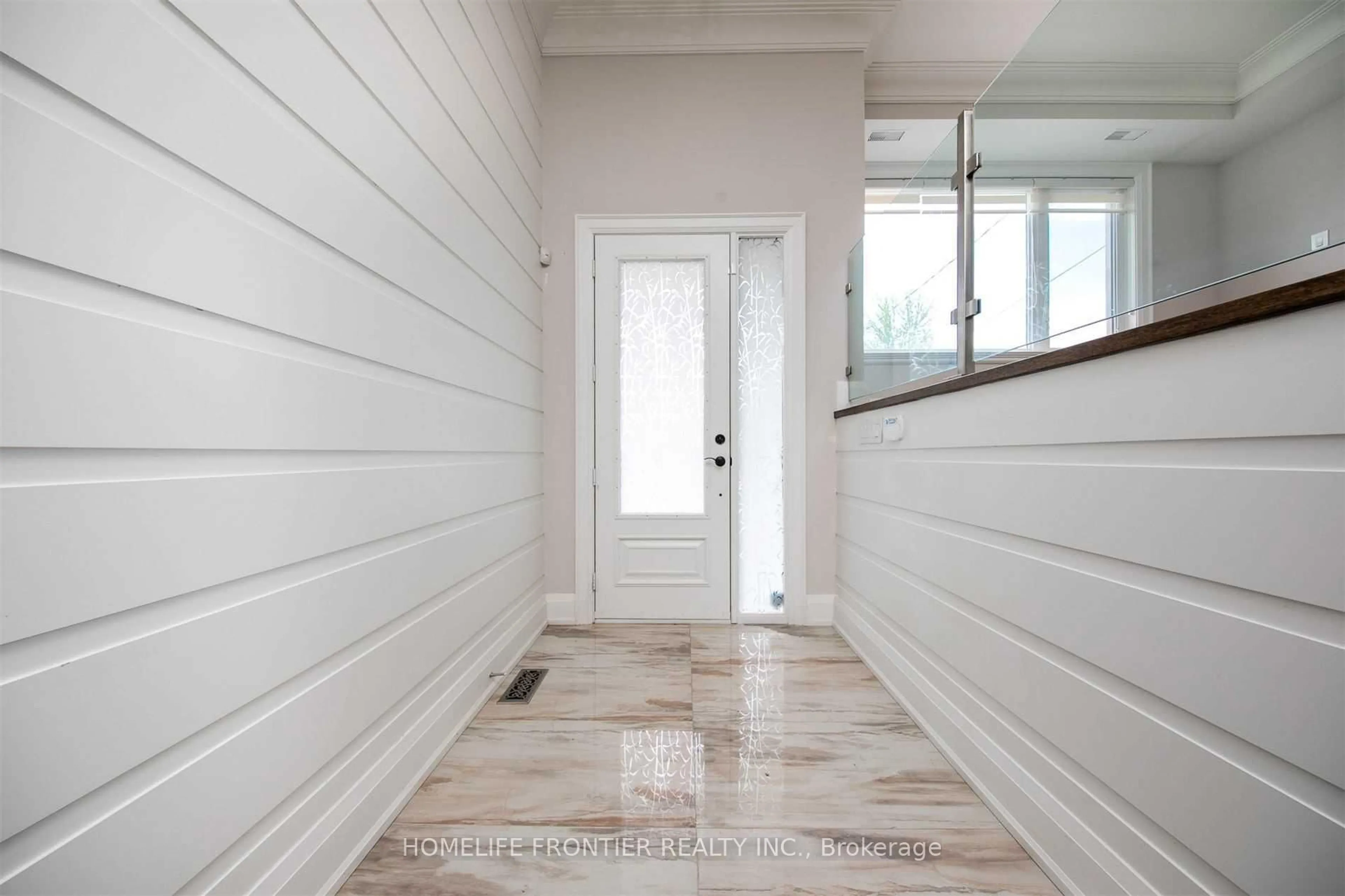 Indoor entryway for 82 Cameron Ave, Toronto Ontario M2N 1E2