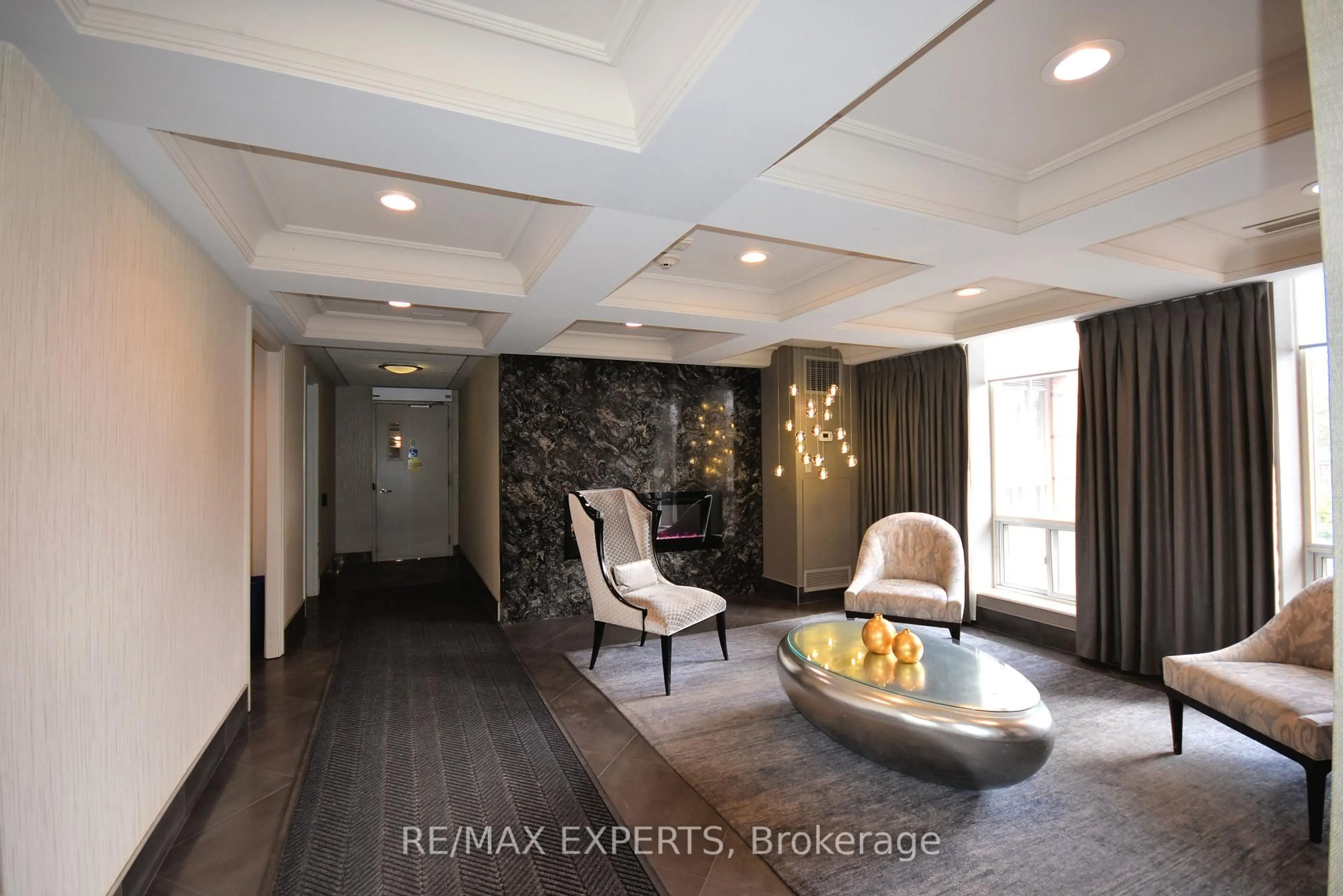 Indoor foyer for 481 Rosewell Ave #506, Toronto Ontario M4R 2J1