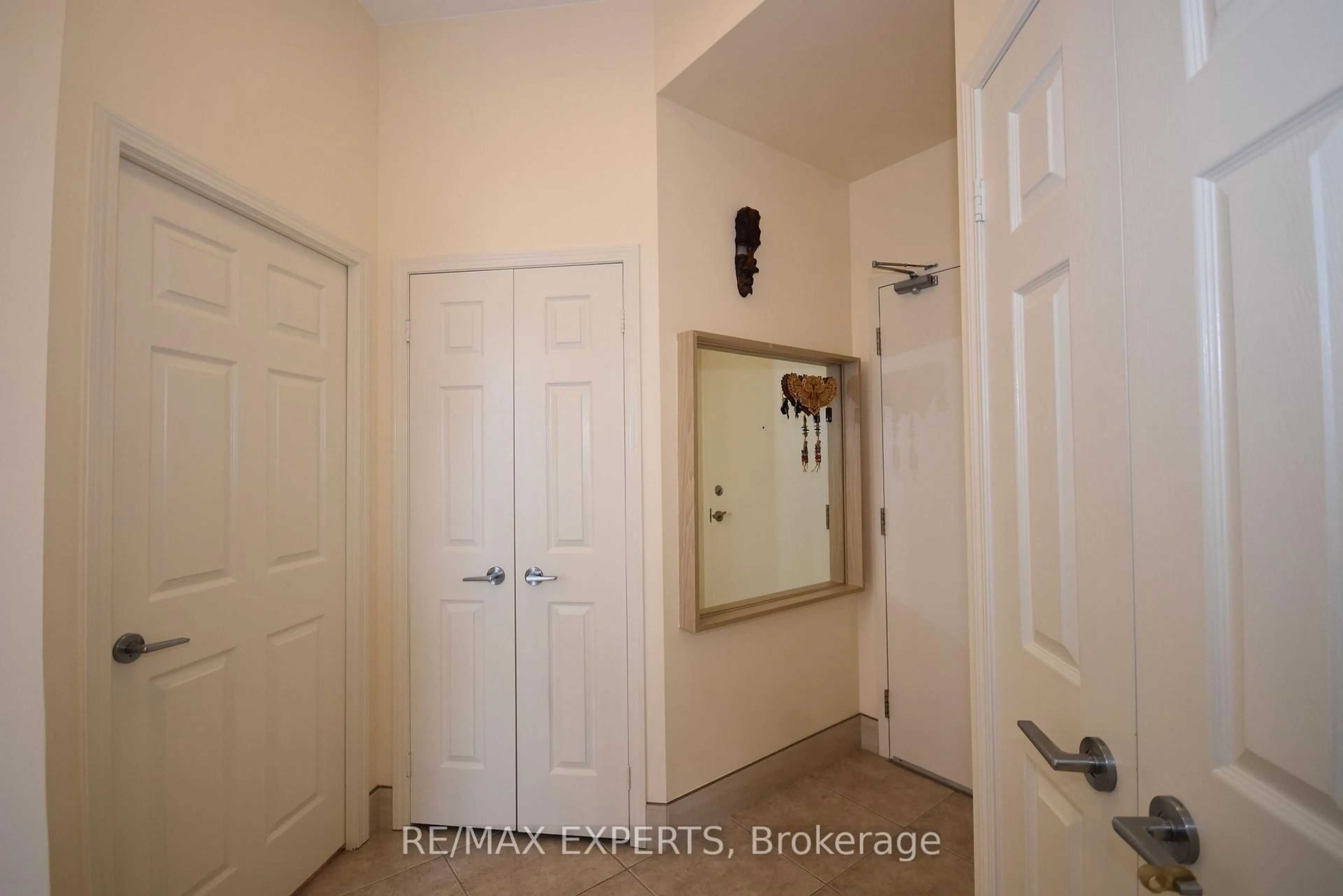 Indoor entryway for 481 Rosewell Ave #506, Toronto Ontario M4R 2J1