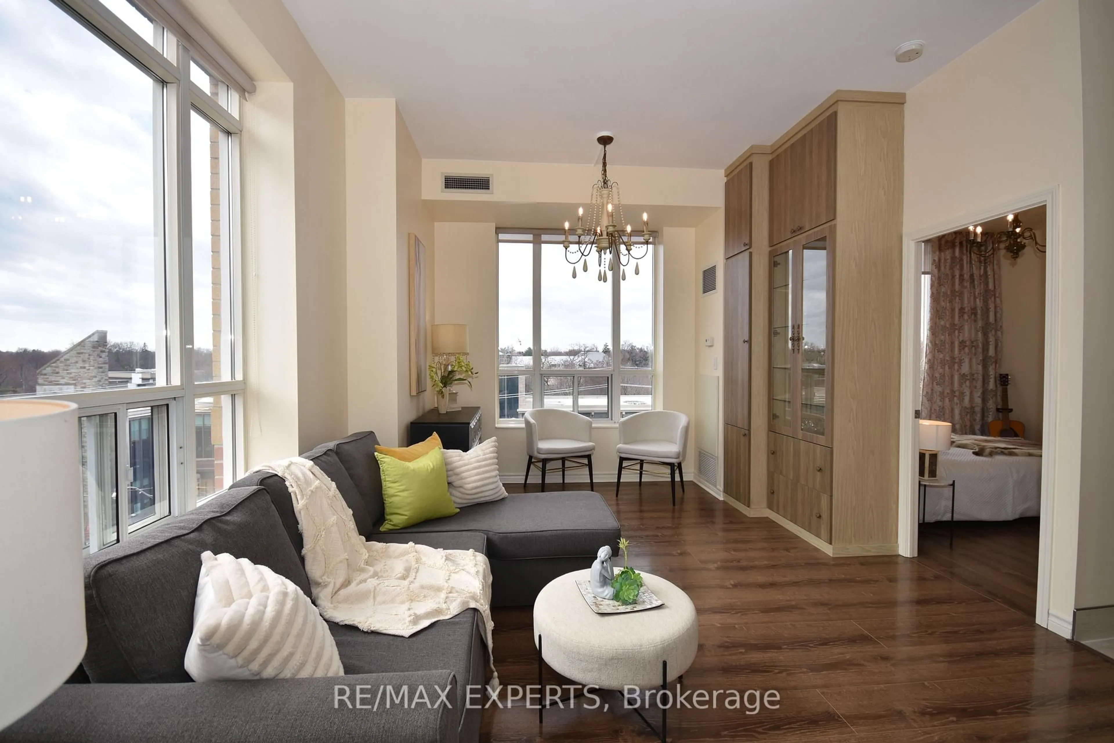 Living room with furniture, wood/laminate floor for 481 Rosewell Ave #506, Toronto Ontario M4R 2J1