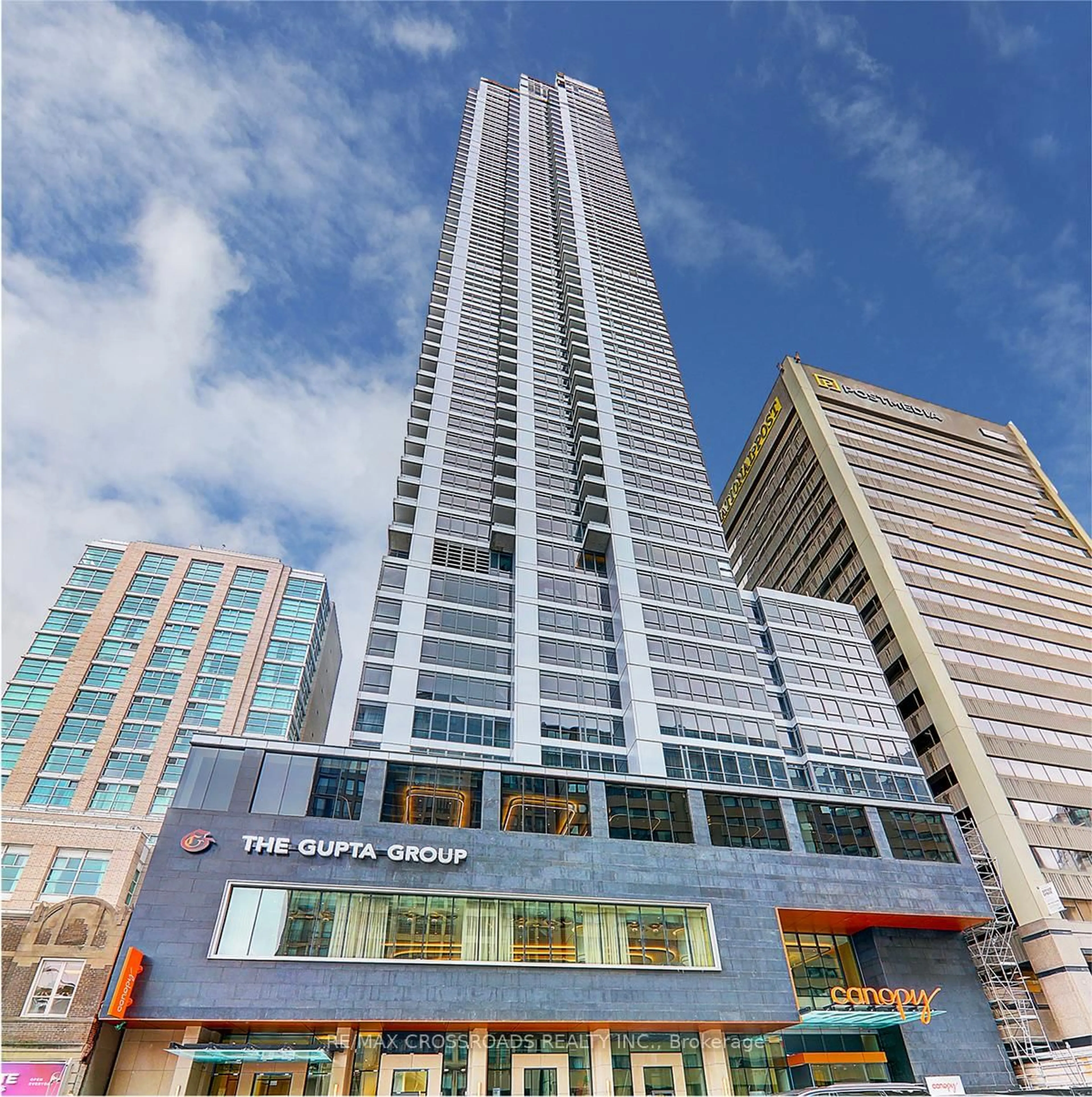 Indoor foyer for 395 Bloor St #3205, Toronto Ontario M4W 0B4