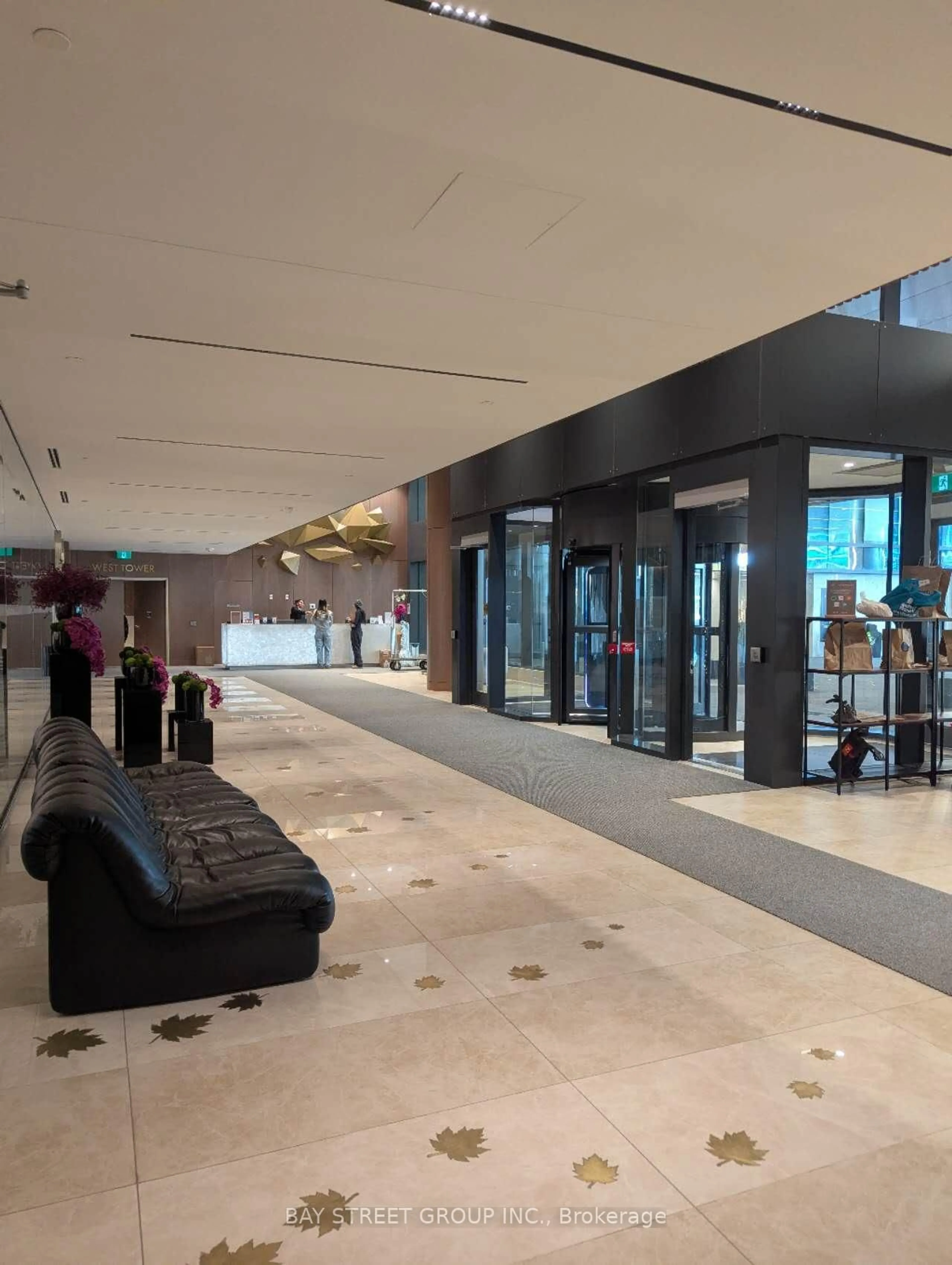 Lobby for 1 Concord Cityplace Way #4210, Toronto Ontario M5V 0X3