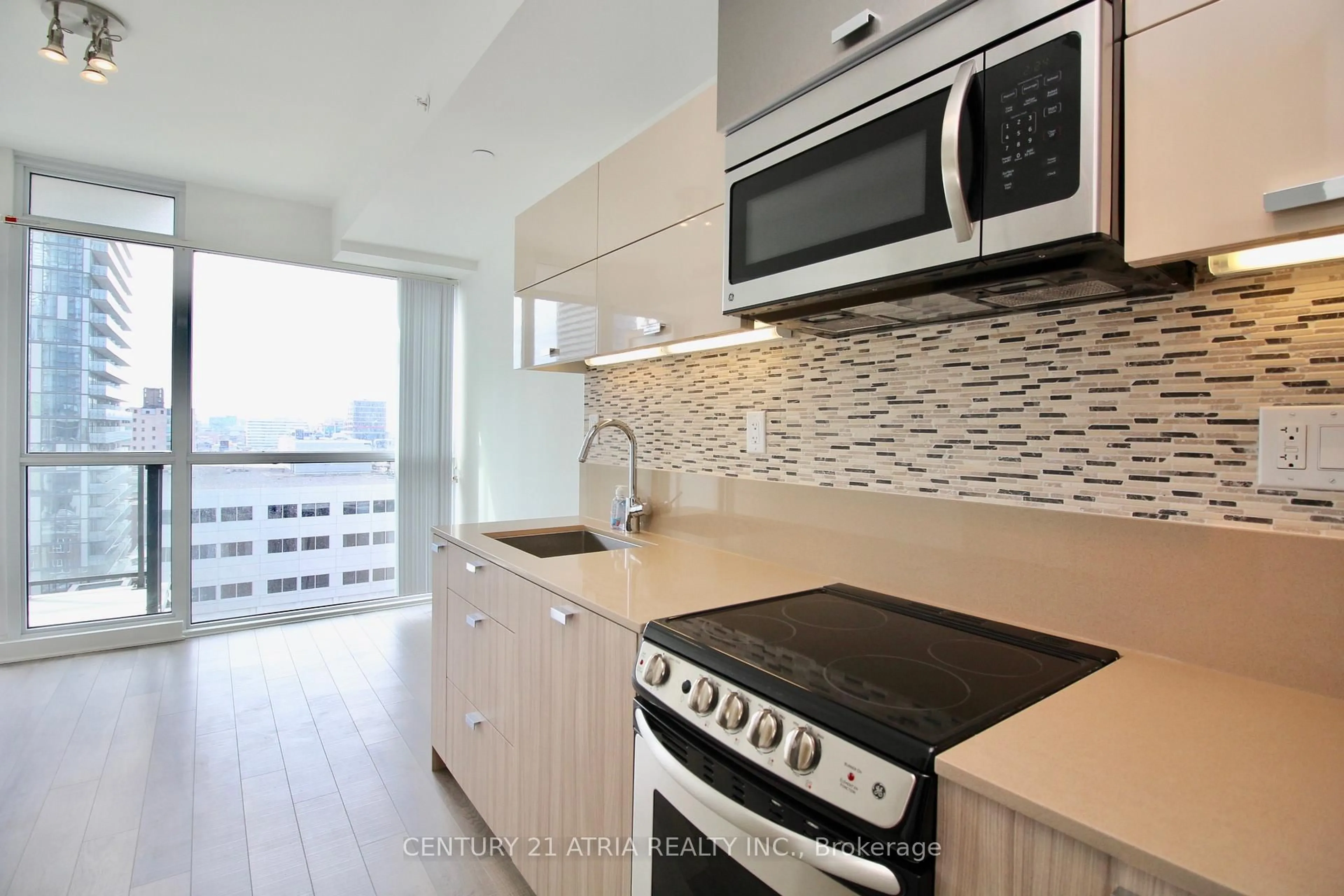 Standard kitchen, ceramic/tile floor for 290 Adelaide St #1303, Toronto Ontario M5V 0P3
