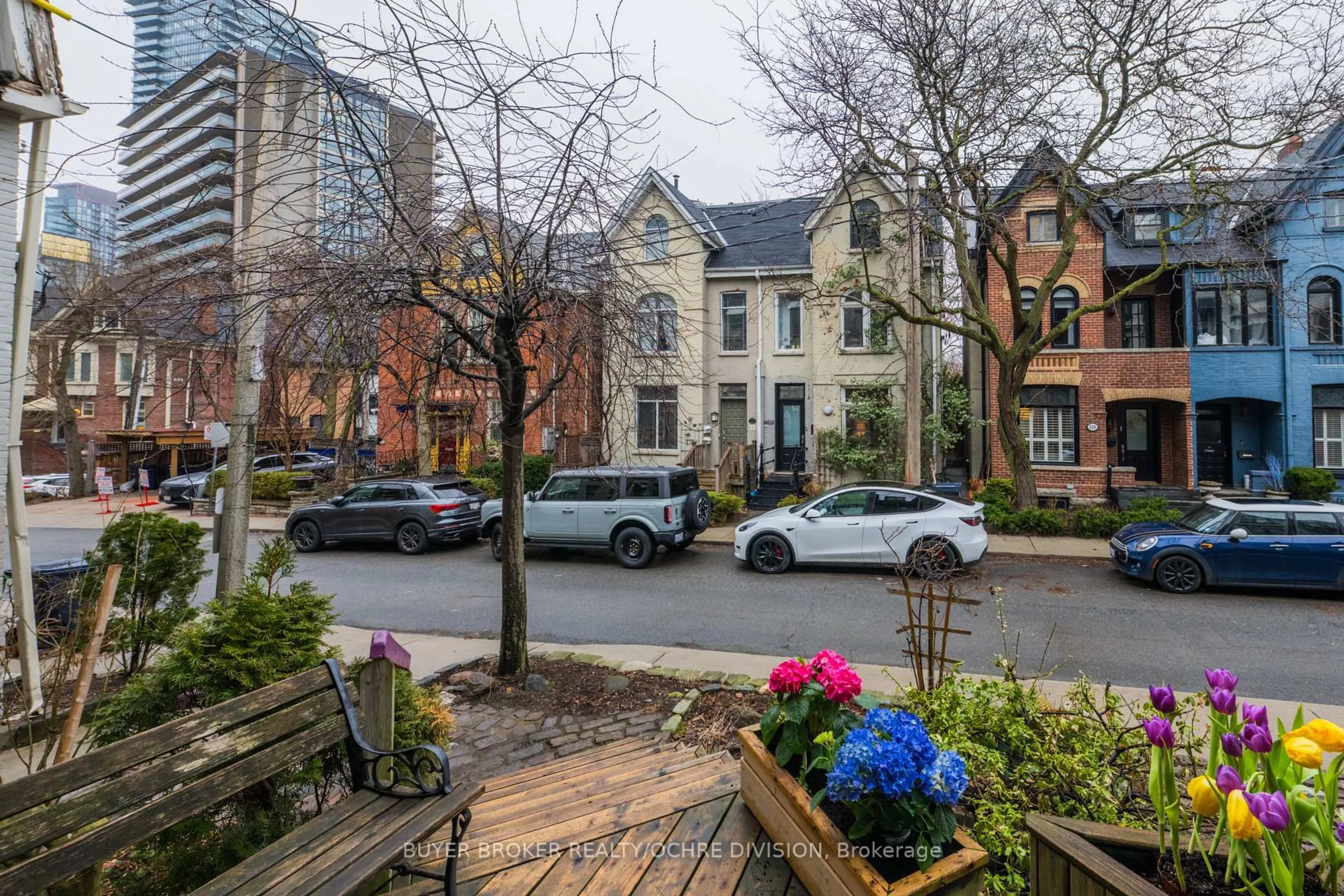 A pic from outside/outdoor area/front of a property/back of a property/a pic from drone, street for 123 Collier St, Toronto Ontario M4W 1M2