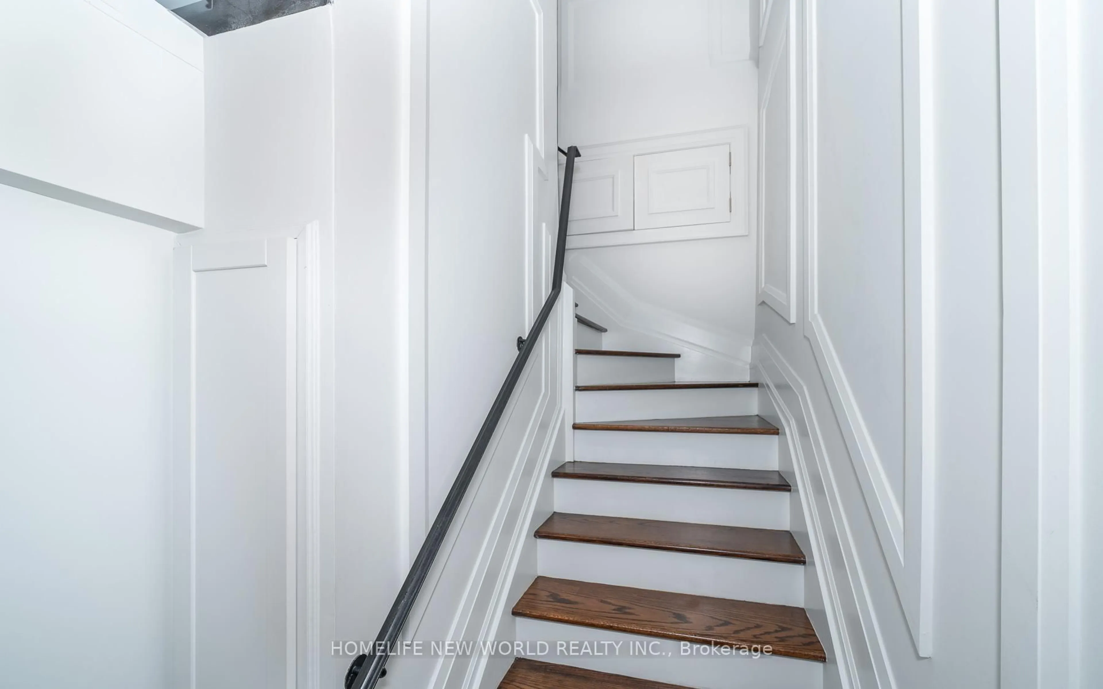 Stairs for 310 Merton St, Toronto Ontario M4S 1A9