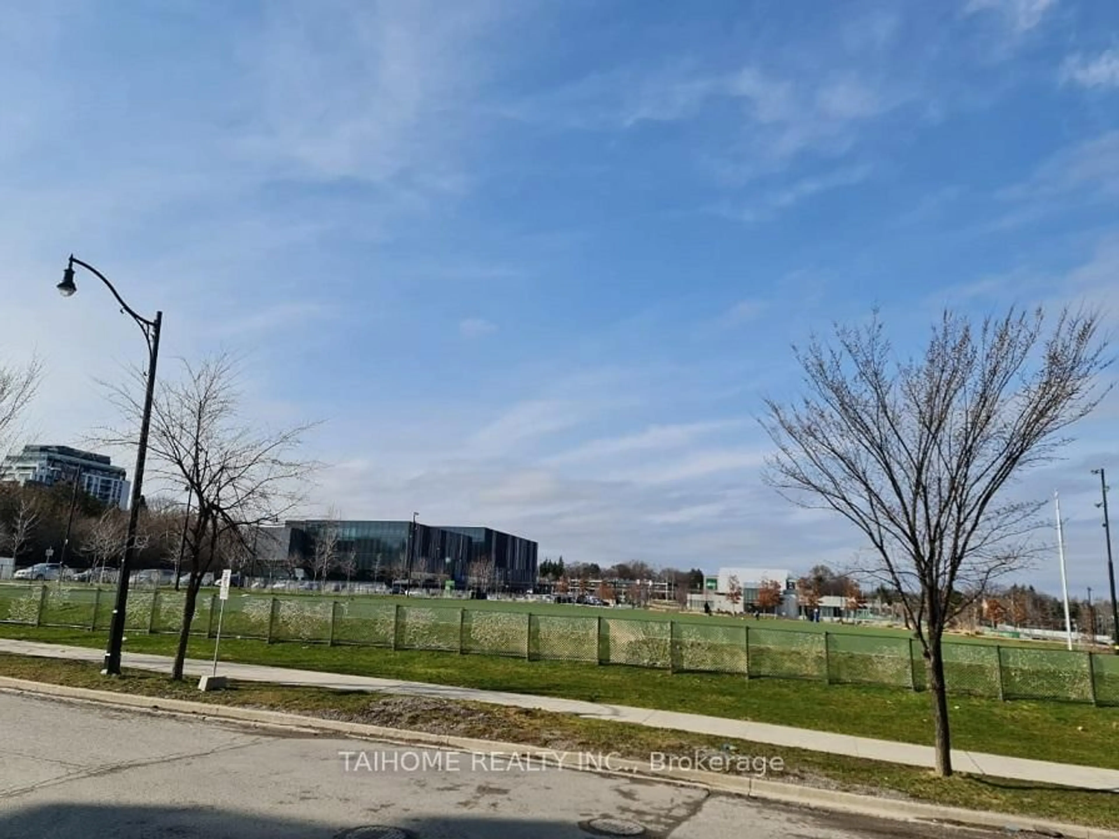 Blurry image for 27 Mcmahon Dr #203, Toronto Ontario M2K 0J2