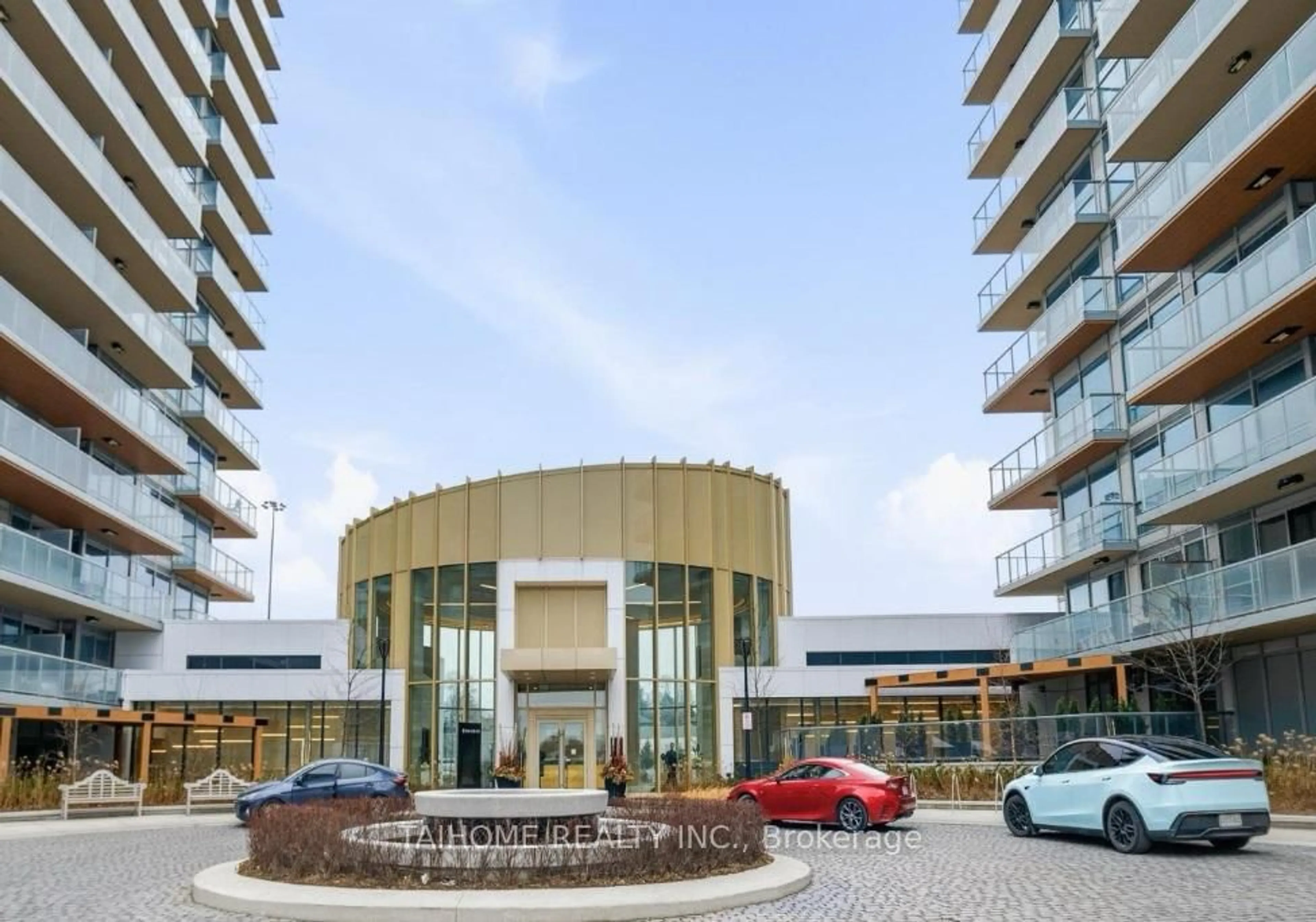 Indoor foyer for 27 Mcmahon Dr #203, Toronto Ontario M2K 0J2