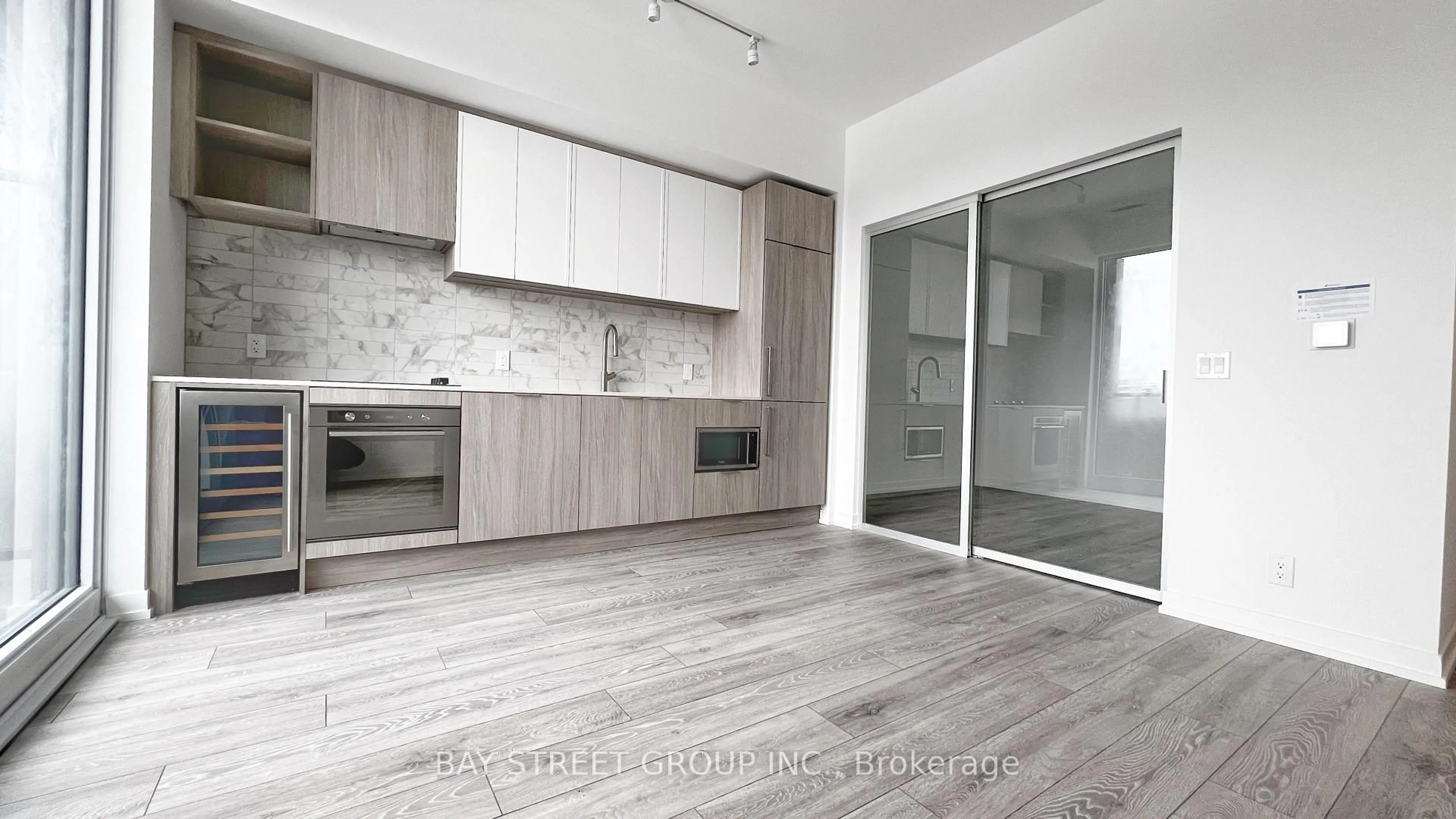 Open concept kitchen, unknown for 2020 Bathurst St #821, Toronto Ontario M5P 0A6