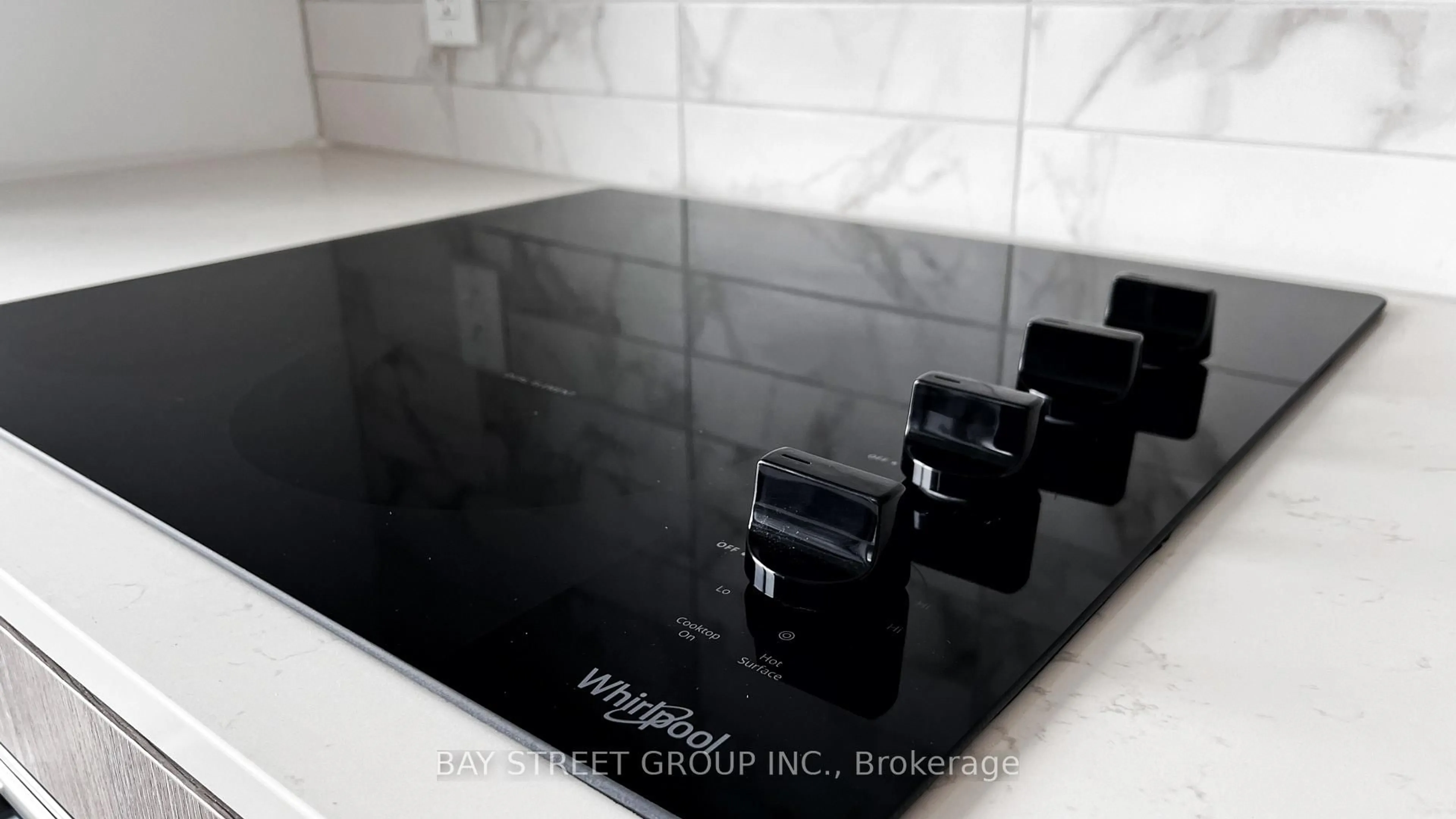 Unknown for 2020 Bathurst St #821, Toronto Ontario M5P 0A6