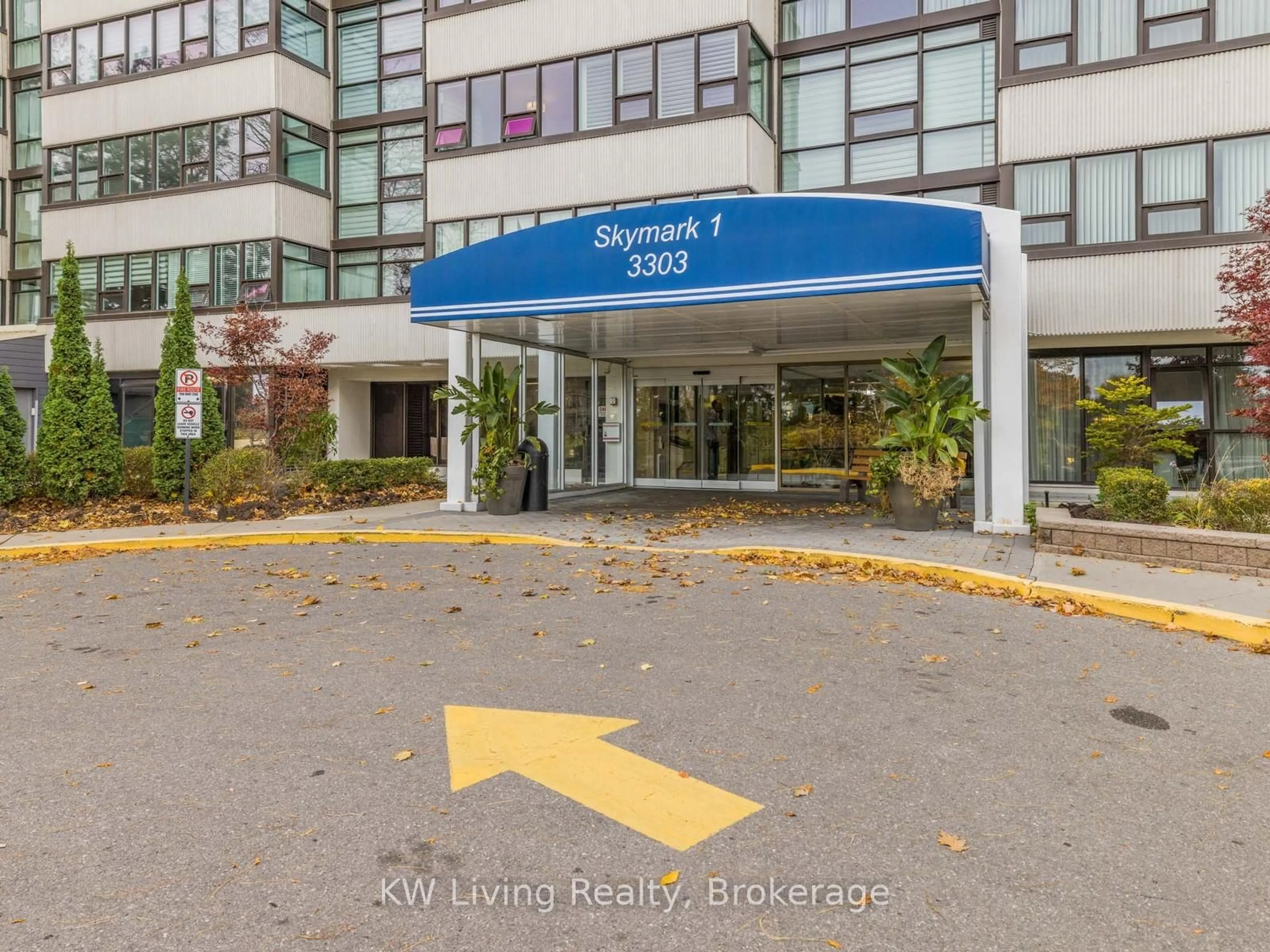 Indoor foyer for 3303 Don Mills Rd #PH-03, Toronto Ontario M2J 4T6