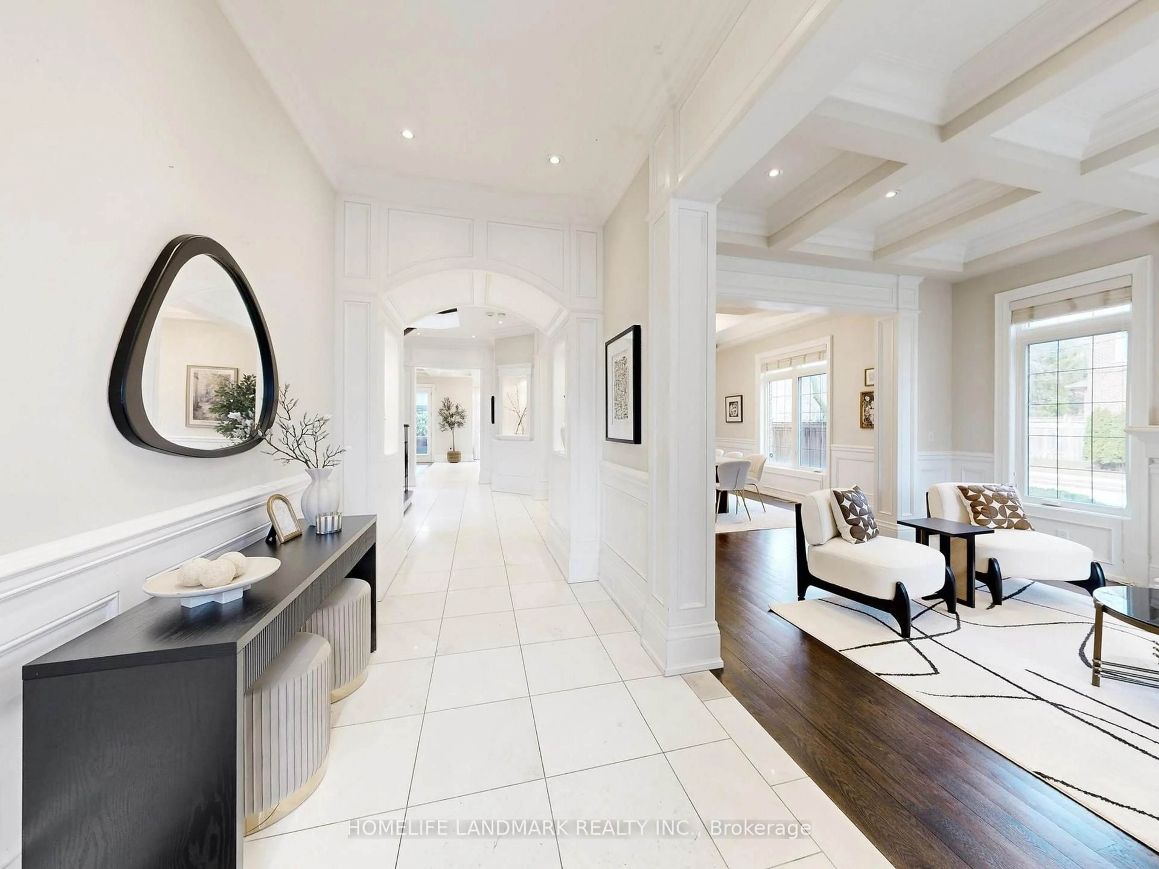 Indoor entryway for 342 Hillcrest Ave, Toronto Ontario M2N 3P6