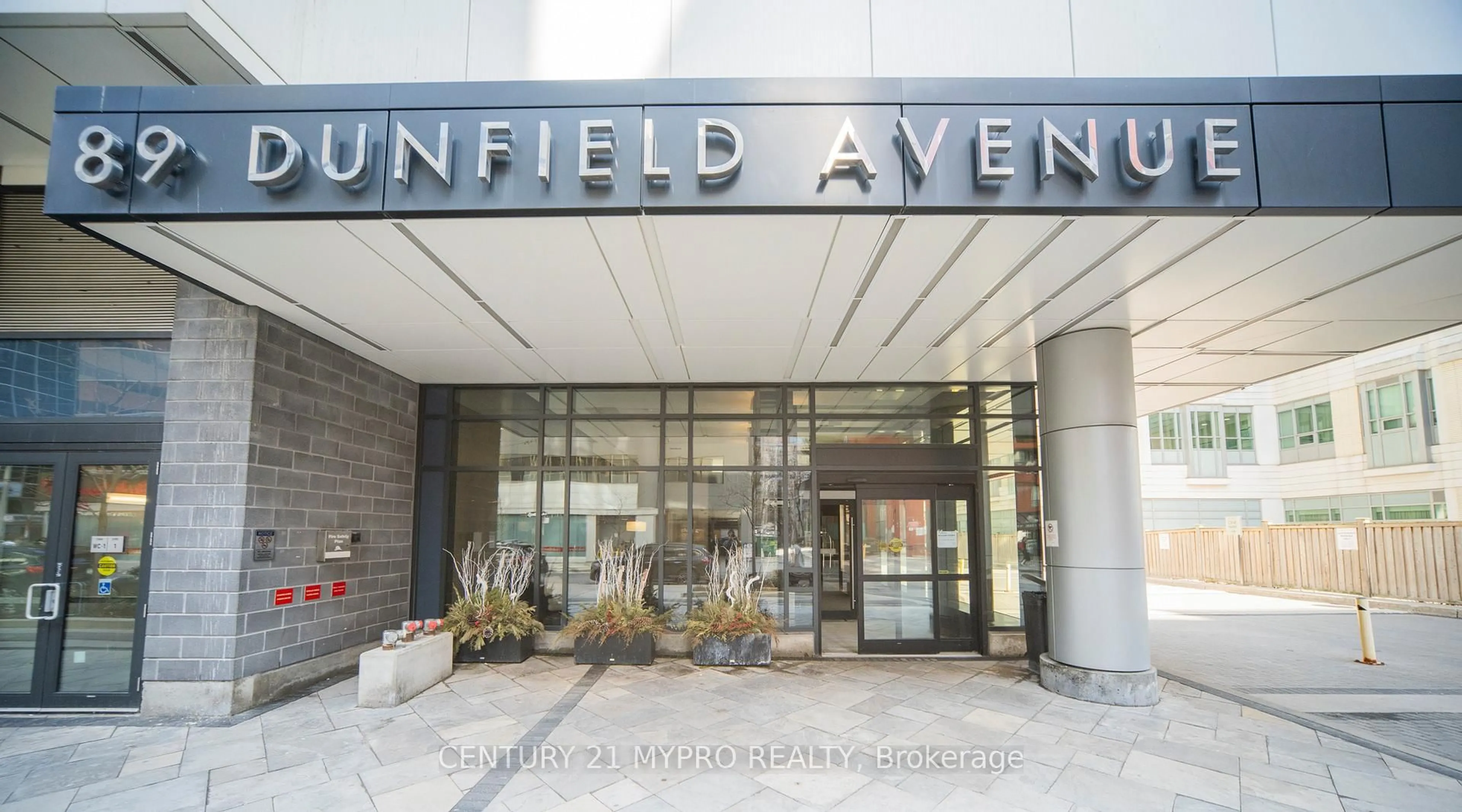 Indoor foyer for 89 Dunfield Ave #2803, Toronto Ontario M4S 0A4