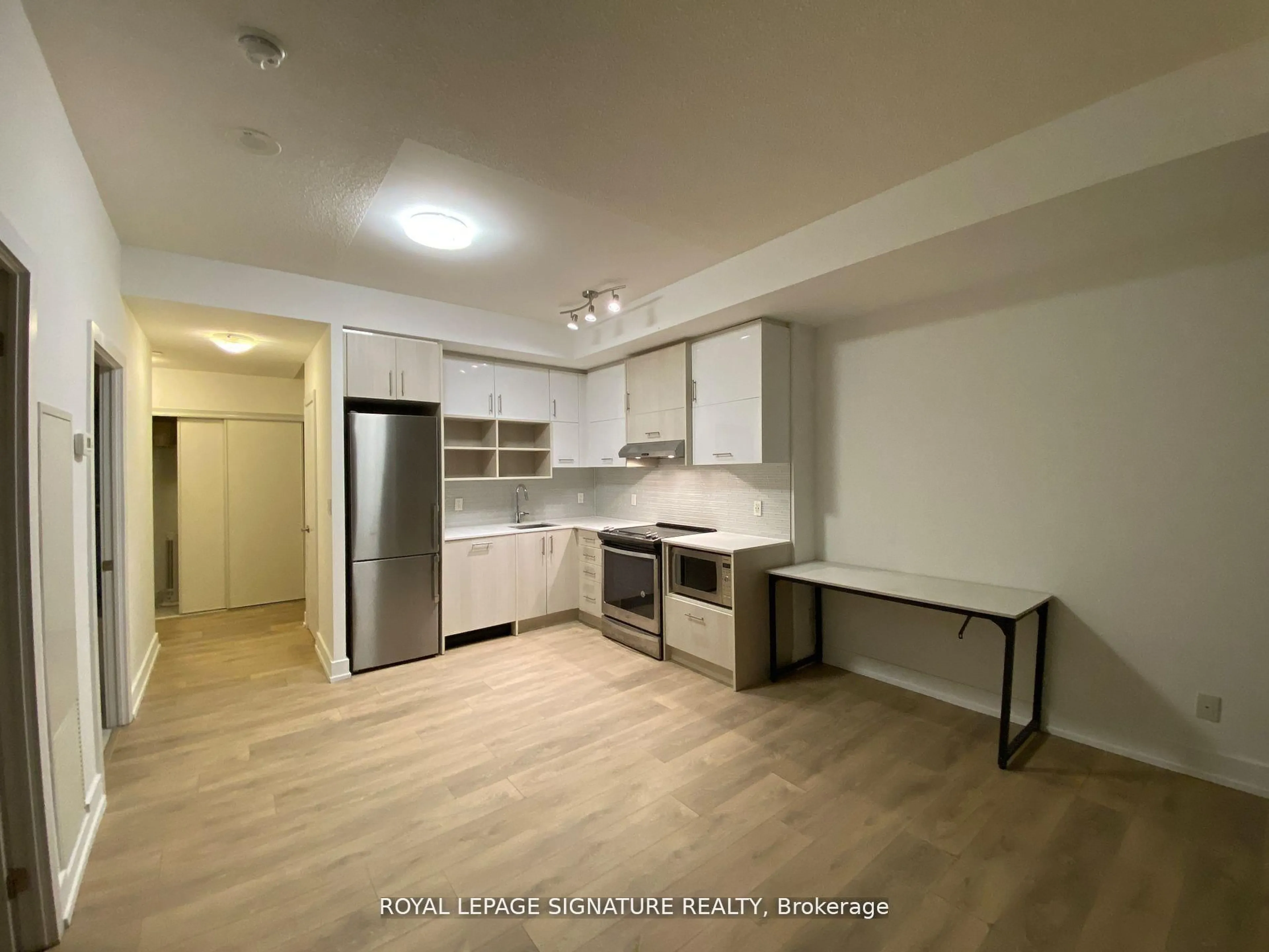Standard kitchen, wood/laminate floor for 150 Fairview Mall Dr #807, Toronto Ontario M2J 4T1