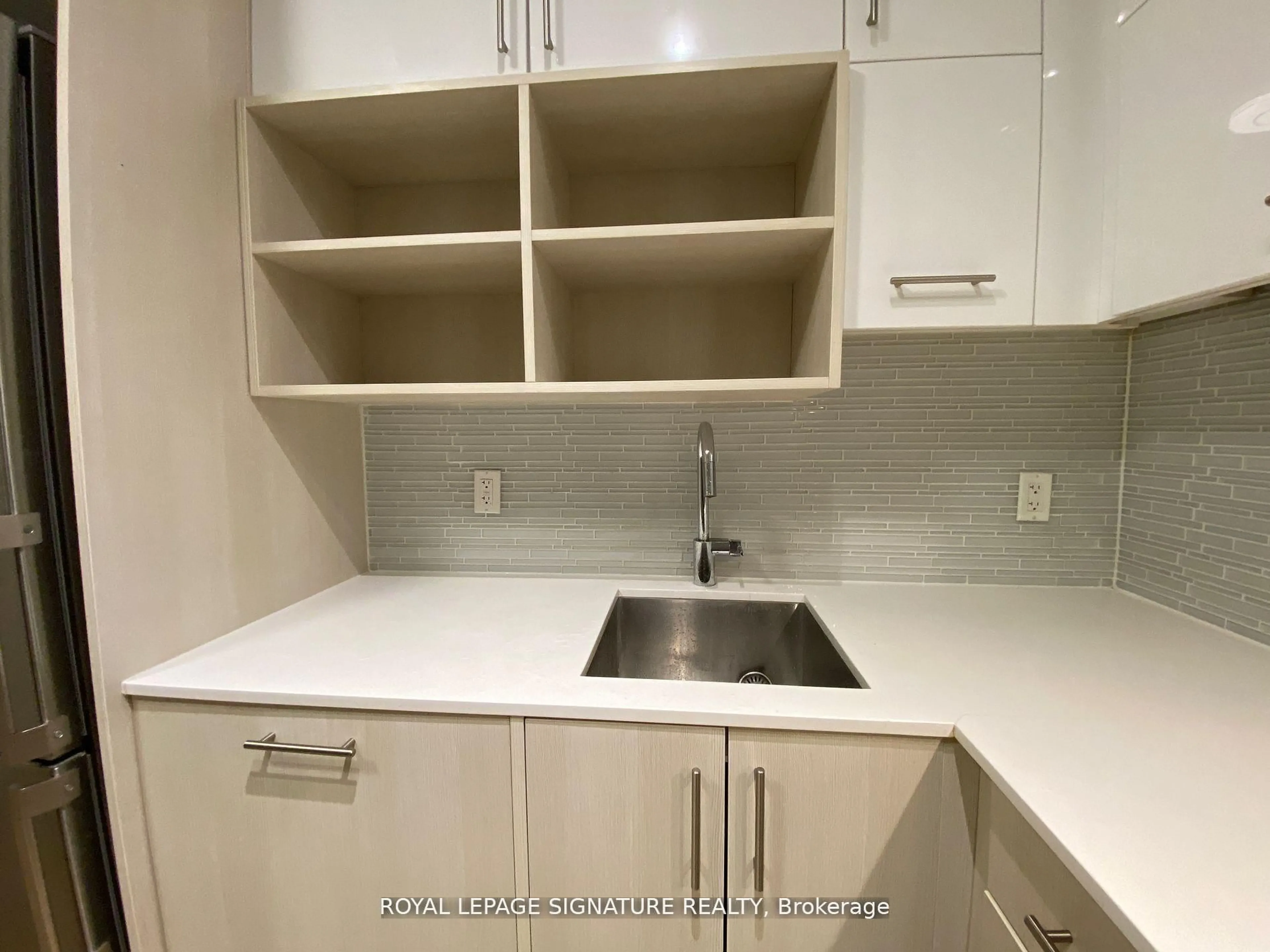 Standard kitchen, ceramic/tile floor for 150 Fairview Mall Dr #807, Toronto Ontario M2J 4T1