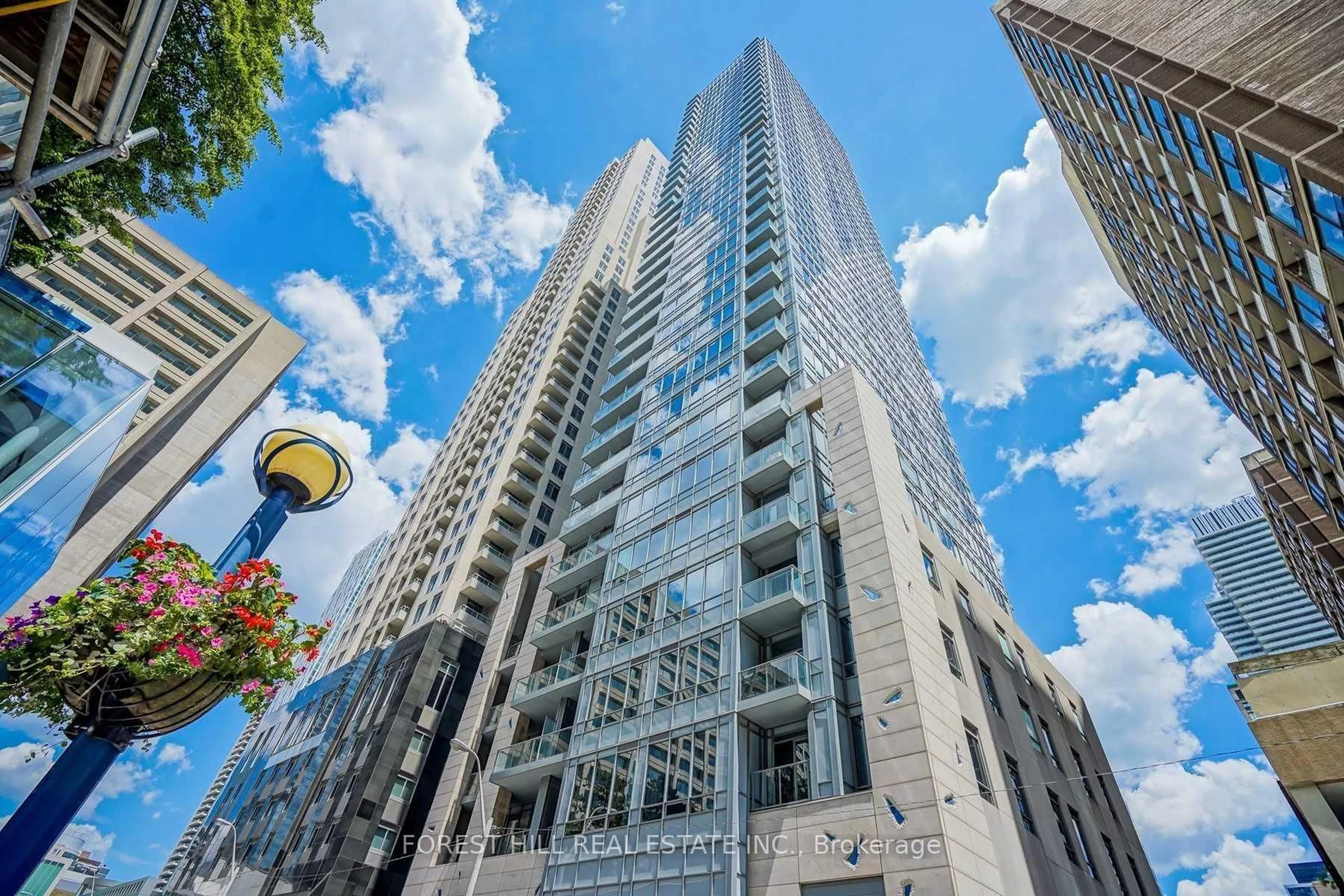 Patio, building for 21 Balmuto St #1403, Toronto Ontario M4Y 1W4